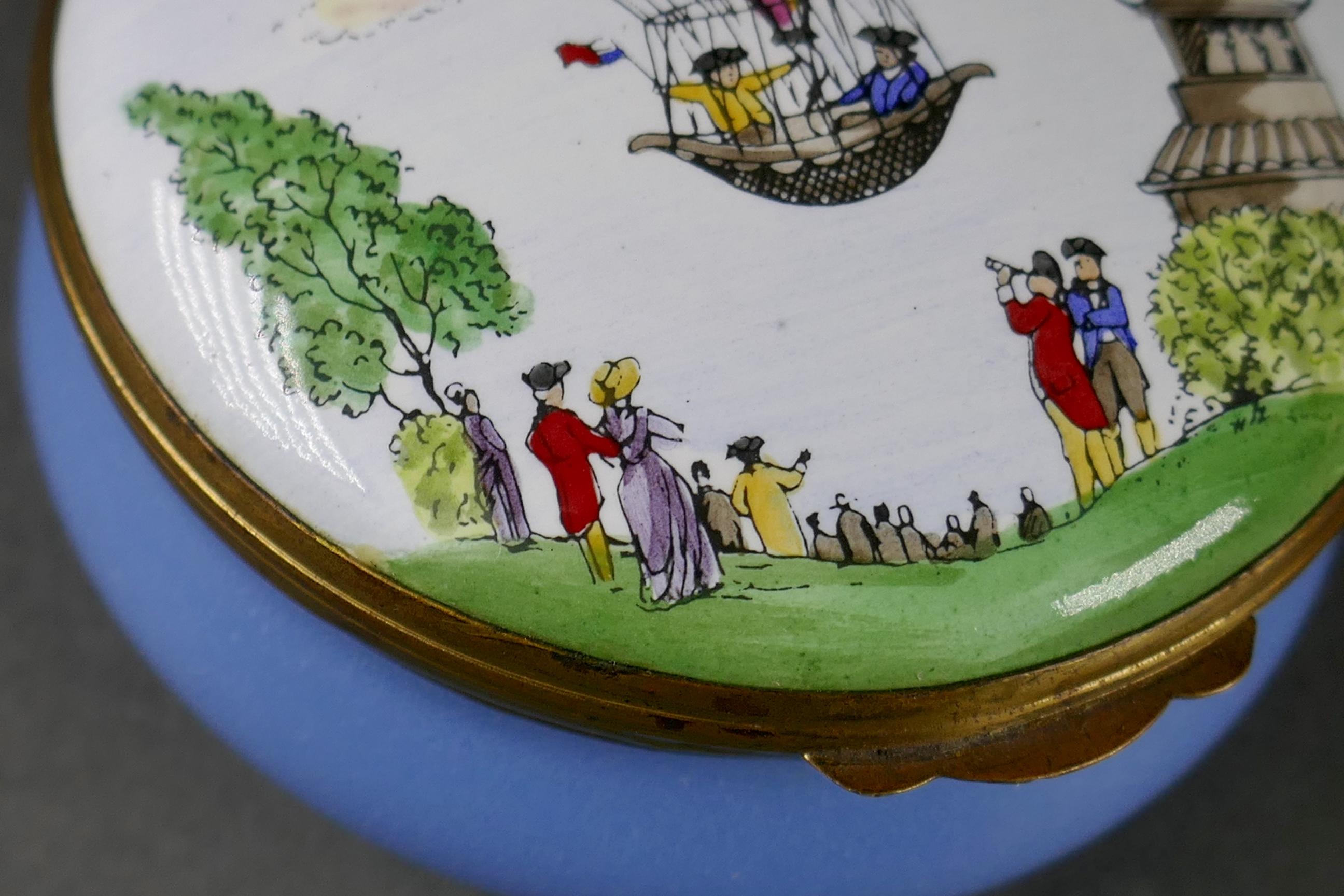 Britannique Boîte en émail de Bilston Battersea, scène victorienne de montgolfière en vente