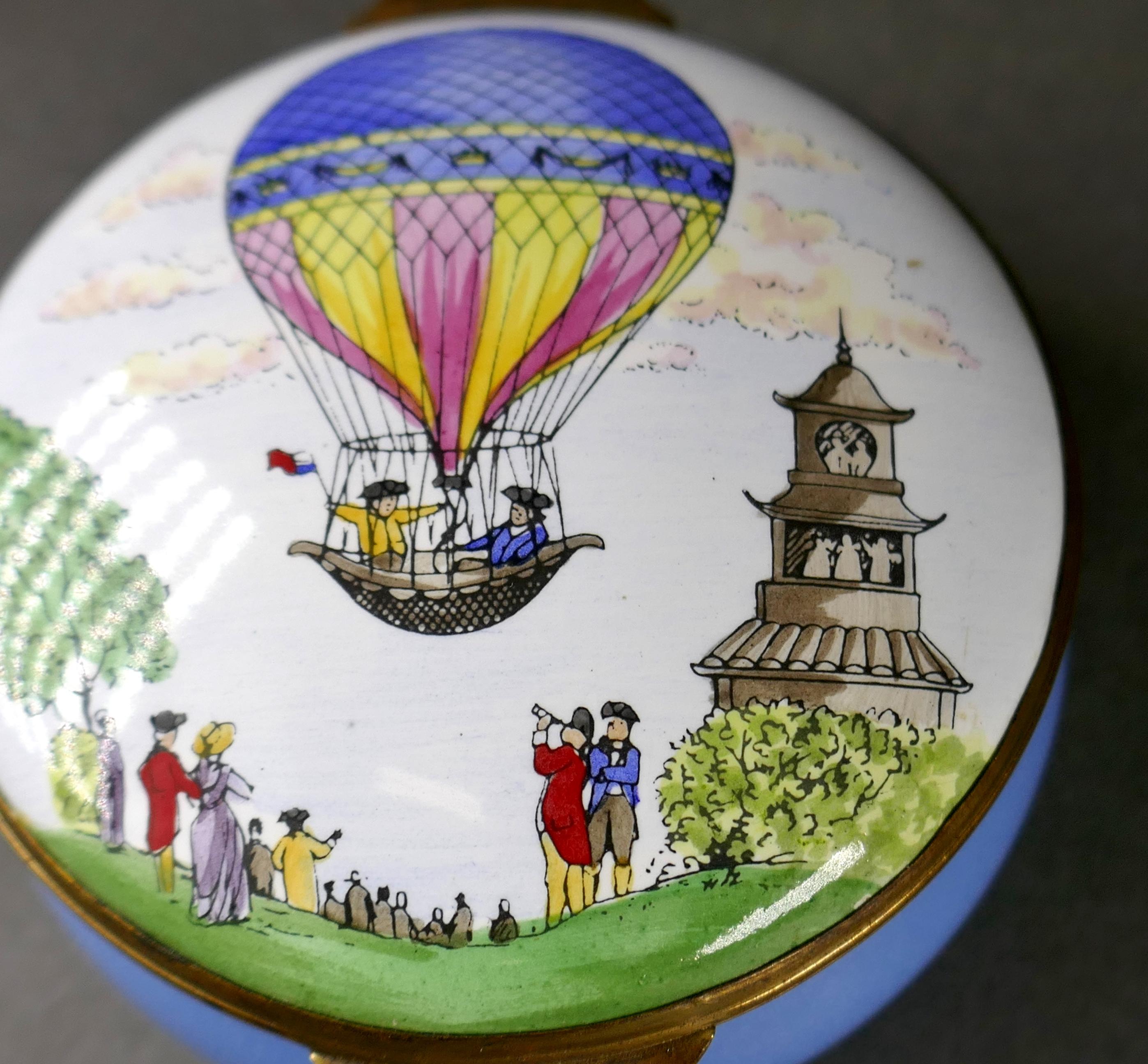 Boîte en émail de Bilston Battersea, scène victorienne de montgolfière Bon état - En vente à San Juan Capistrano, CA