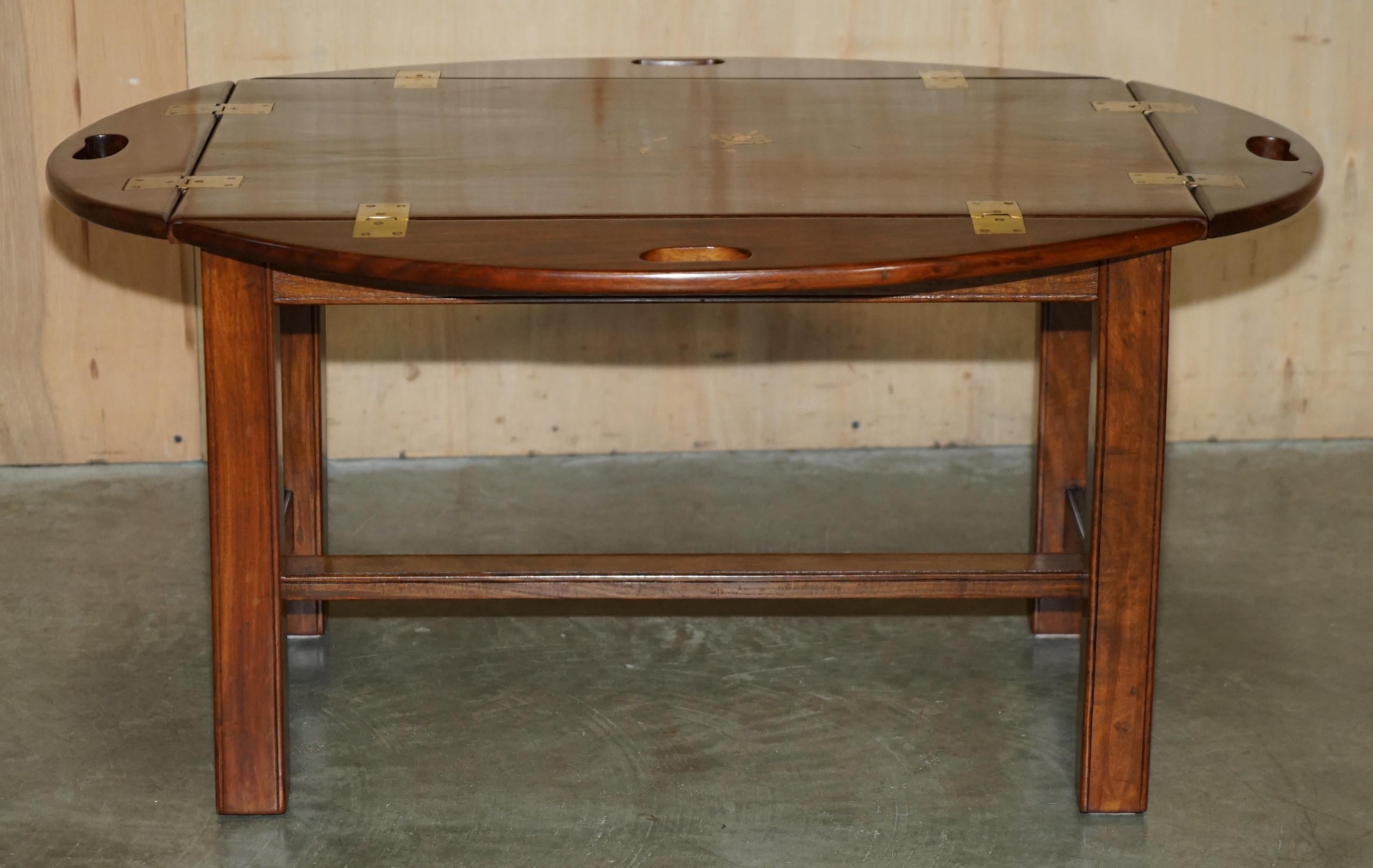 TABLE EN HARDWOOD & BRASS BUTLERS ENGLISH VINTAGE AVEC DES SIDES en vente 1