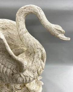 Raffinato centrotavola vintage in legno intagliato a mano e dipinto di bianco a forma di cigno