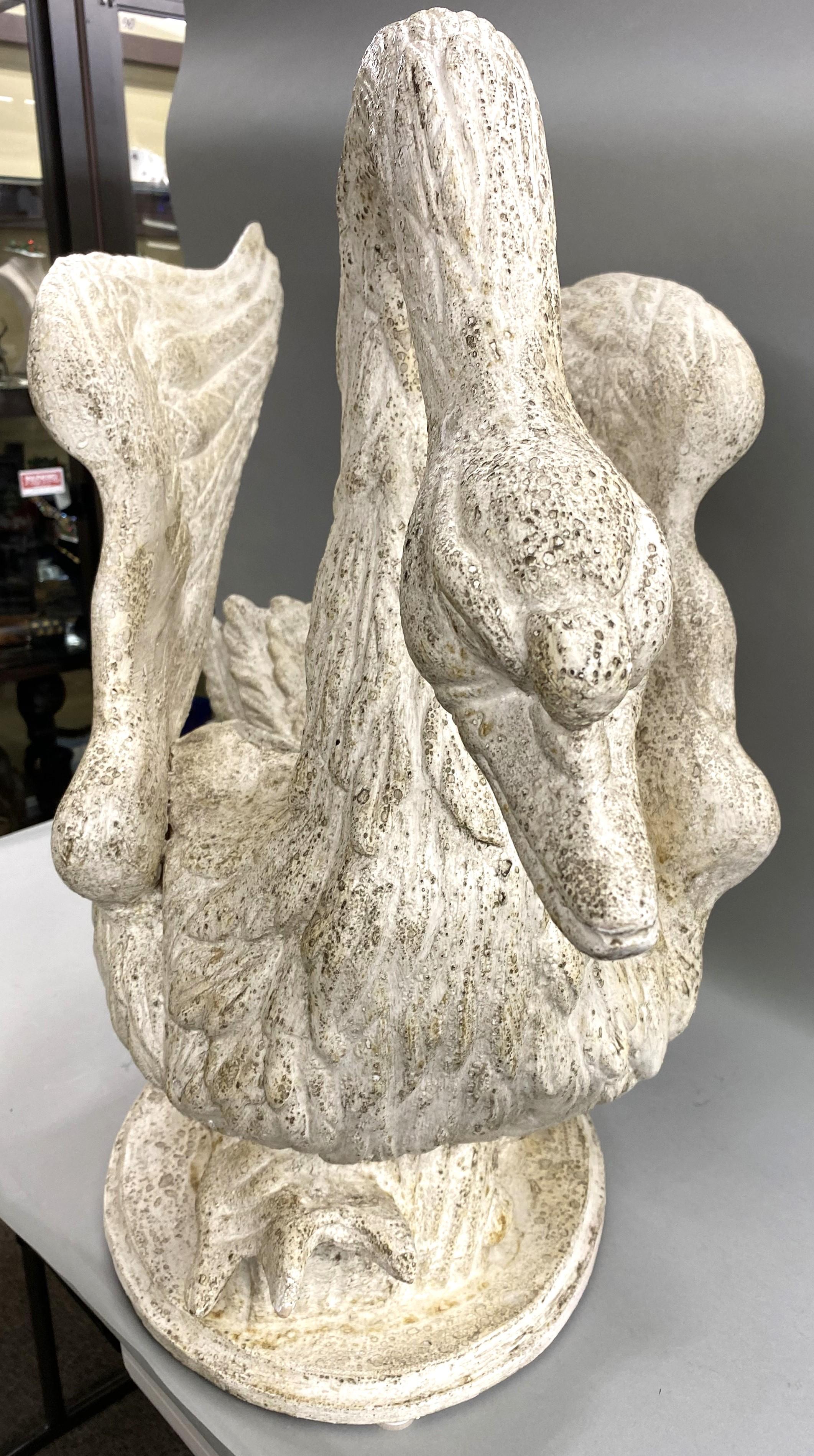 20ième siècle Centre de table Swan en bois sculpté à la main et peint en blanc en vente