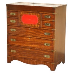 FINE VINTAGE HARDWOD BRASS & OXBLOOD LEATHER MILITARY CAMPAiGN CHEST OF DRAWERS