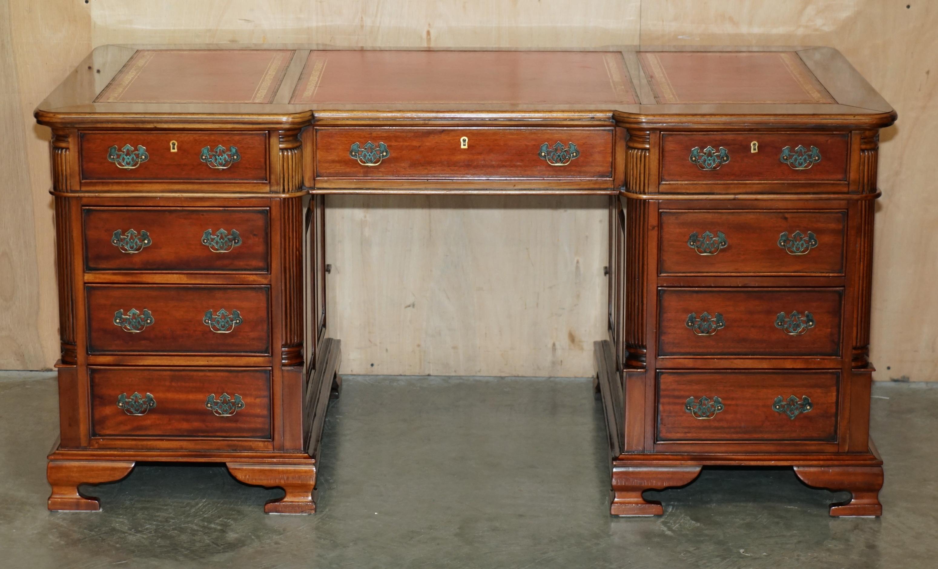 Victorien FINE ViNTAGE HARDWOOD & OXBLOOD LEATHER DOUBLE SIDED TWIN PEDESTAL PARTNER DESK en vente