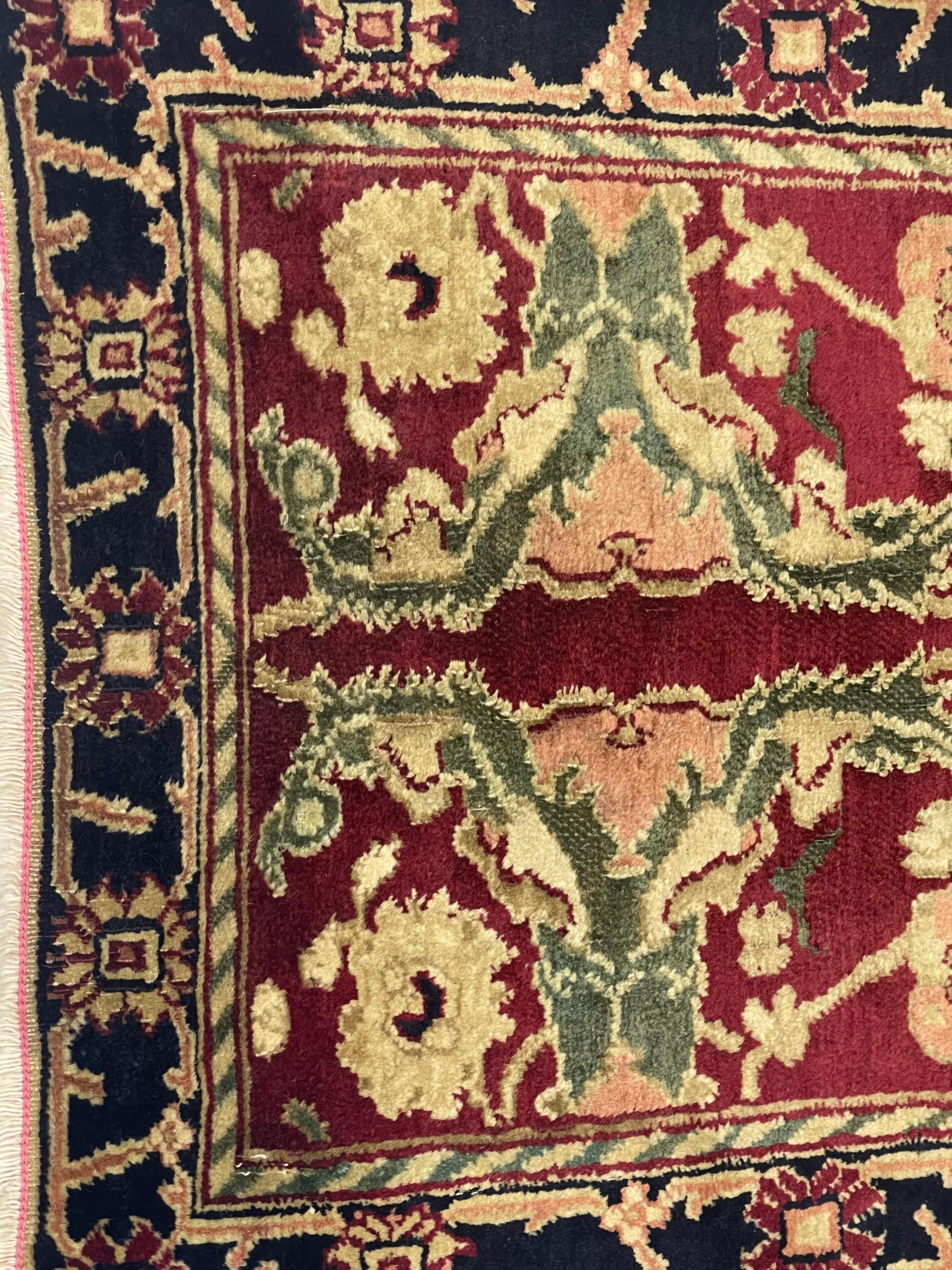XX secolo Fine Vintage Indian Agra Short Wool Runner 2'0
