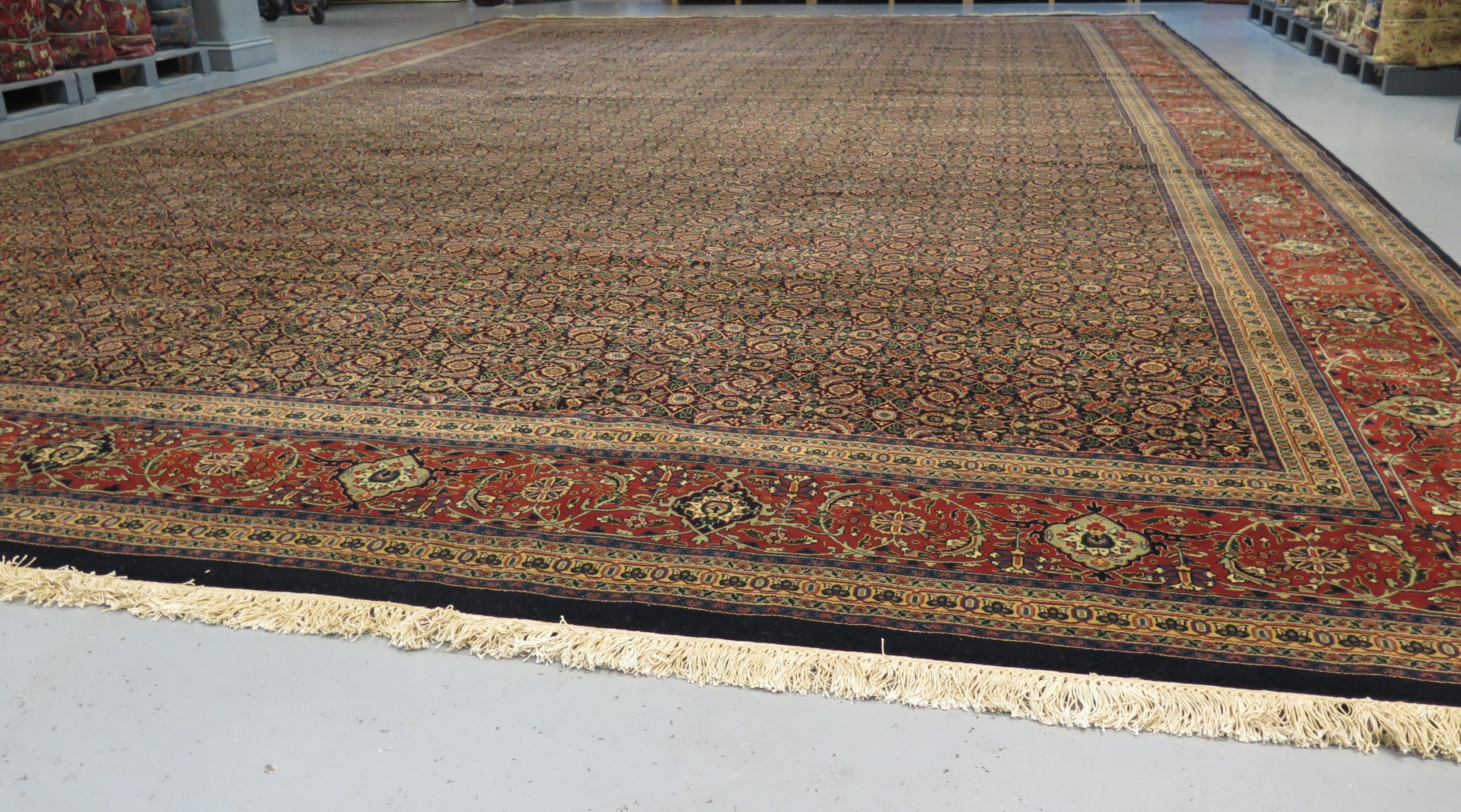 Indo-Tabriz-Teppich im Vintage-Stil (Pflanzlich gefärbt) im Angebot