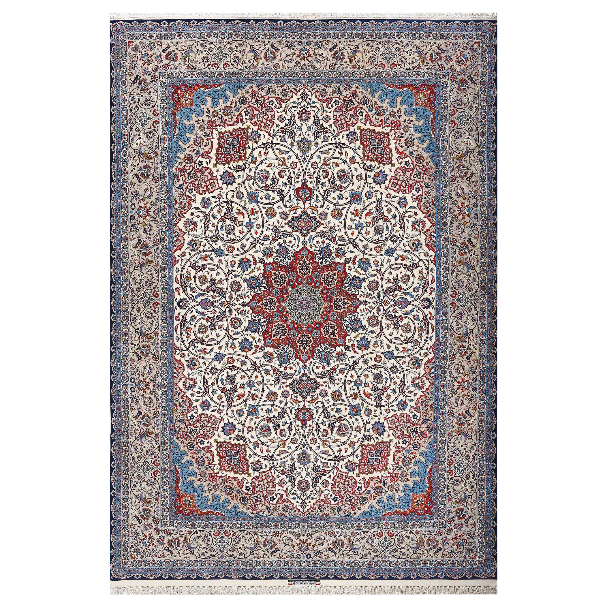 Fine Vintage Isfahan Persian Rug. Size: 10 ft 2 in x 14 ft 7 in (3.1 m x 4.44 m)