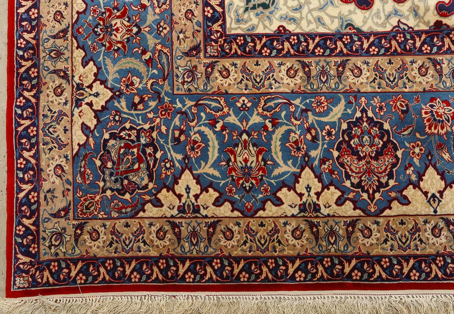 20th Century Fine Vintage Isfahan Seyrafian Persian Rug. Size: 9 ft 10 in x 14 ft 11 in