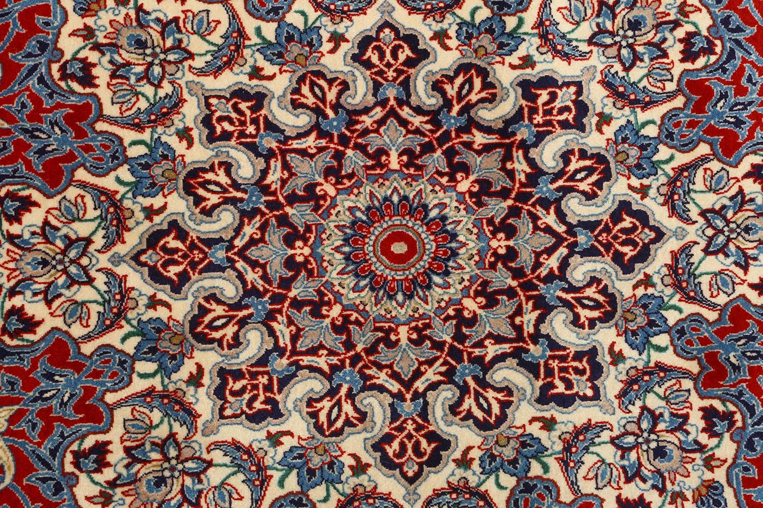 Fine Vintage Isfahan Seyrafian Persian Rug. Size: 9 ft 10 in x 14 ft 11 in 1