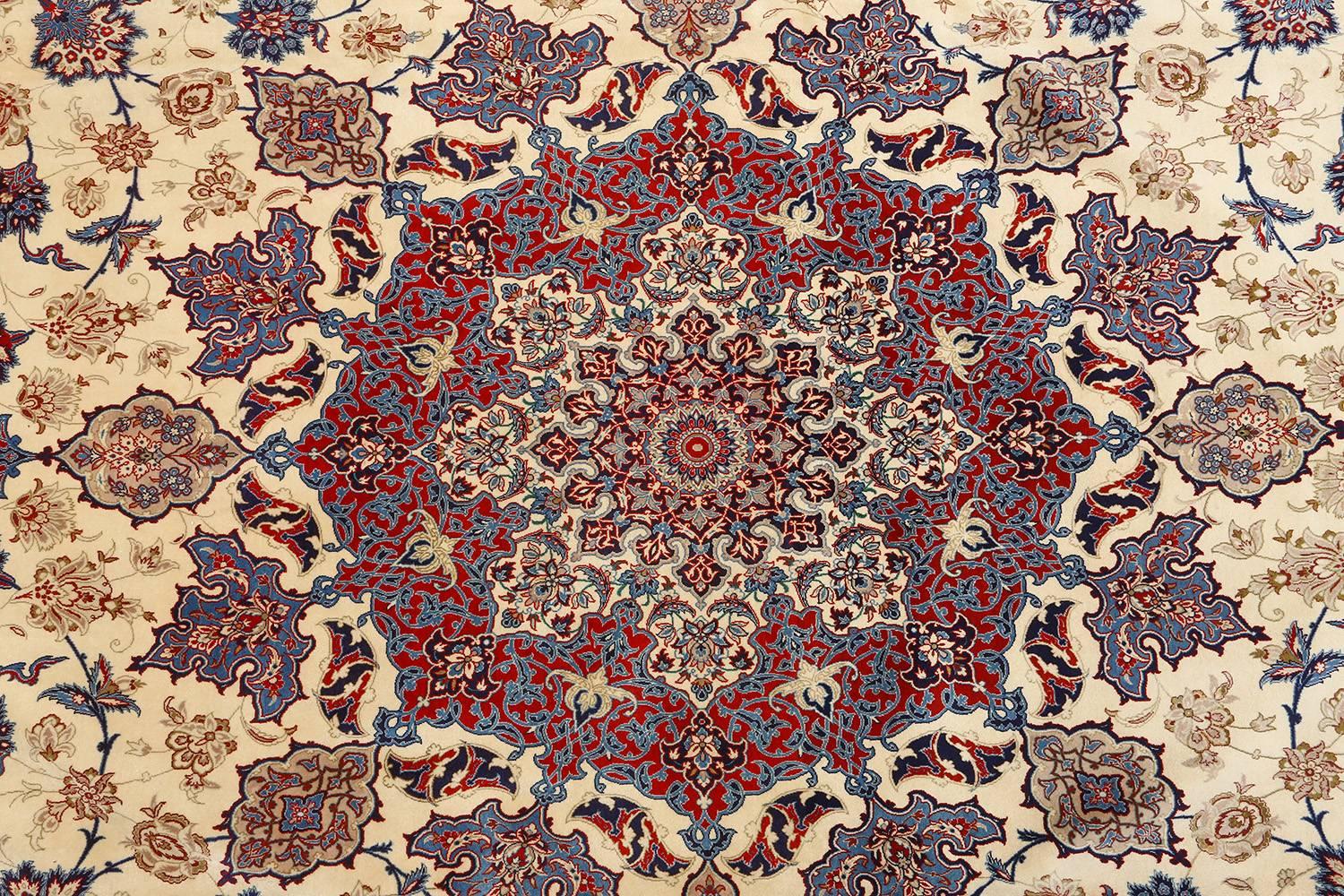 Fine Vintage Isfahan Seyrafian Persian Rug. Size: 9 ft 10 in x 14 ft 11 in 2