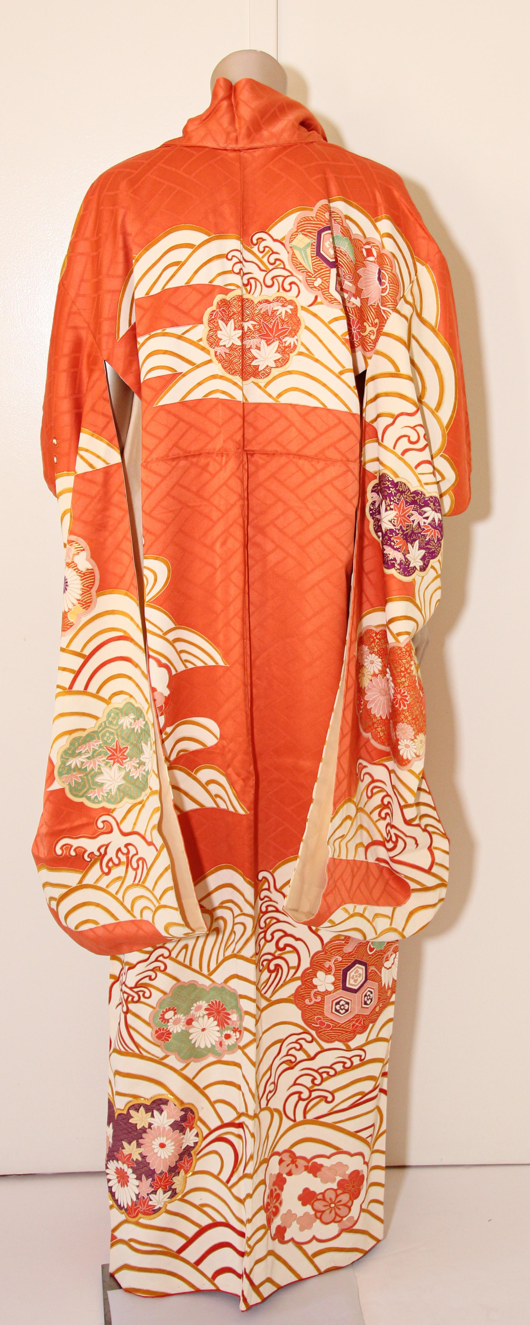 Fine vintage Japanese silk kimono.
A fine Japanese kimono, circa 1970s.
A wonderful textile for collectors.
A silk Japanese furisode kimono with fine decoration.
The furisode was made with a light orange color silk.
Hand painted and hand-sewn