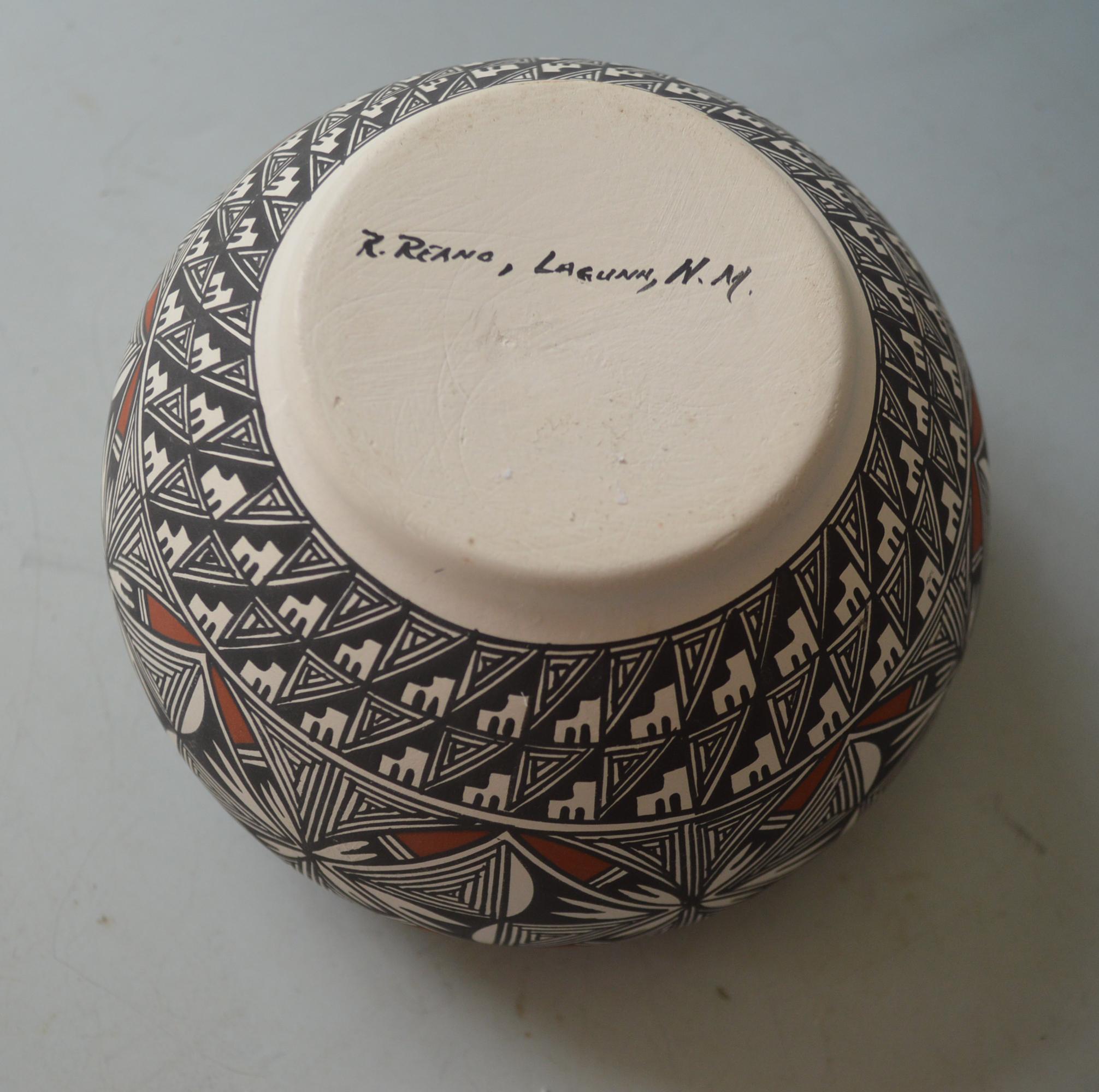 20th Century Fine Vintage Laguna Pot Native American Pueblo  For Sale