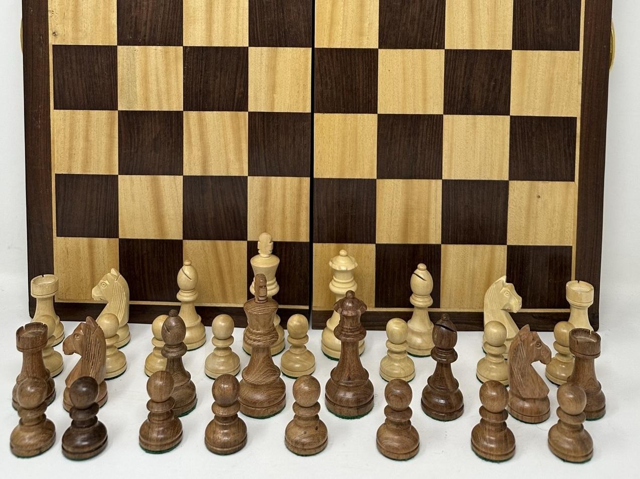 Victorien Grand jeu d'échecs pliant français en acajou poli Santos et bois satiné en vente