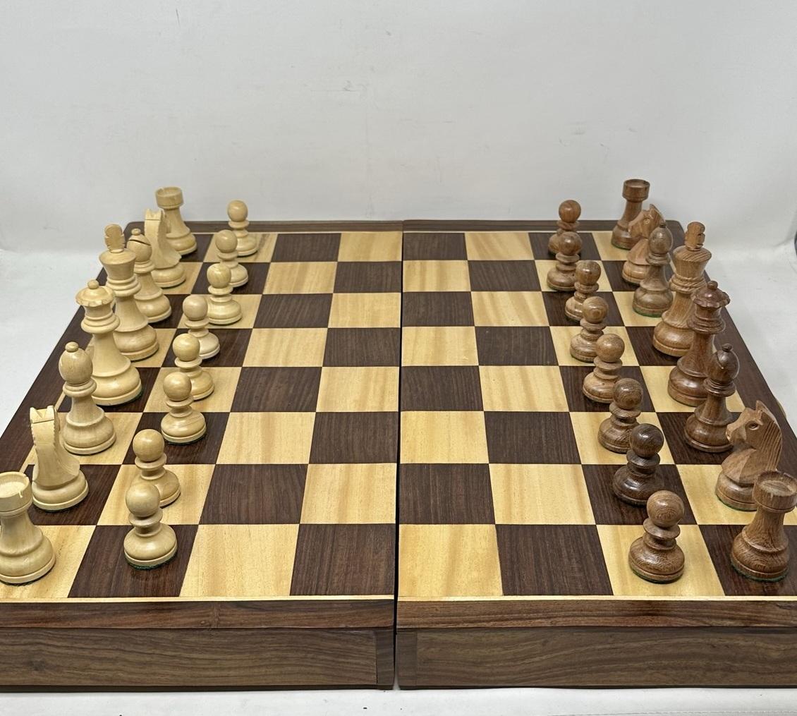 Acajou Grand jeu d'échecs pliant français en acajou poli Santos et bois satiné en vente