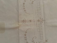 Nappe en lin vintage avec broderies et découpes
