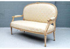 Wunderschönes Sofa im Louis-XV-Stil mit Rahmen aus gekalktem Holz
