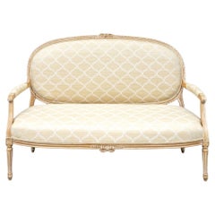 Wunderschönes Sofa im Louis-XV-Stil mit Rahmen aus gekalktem Holz