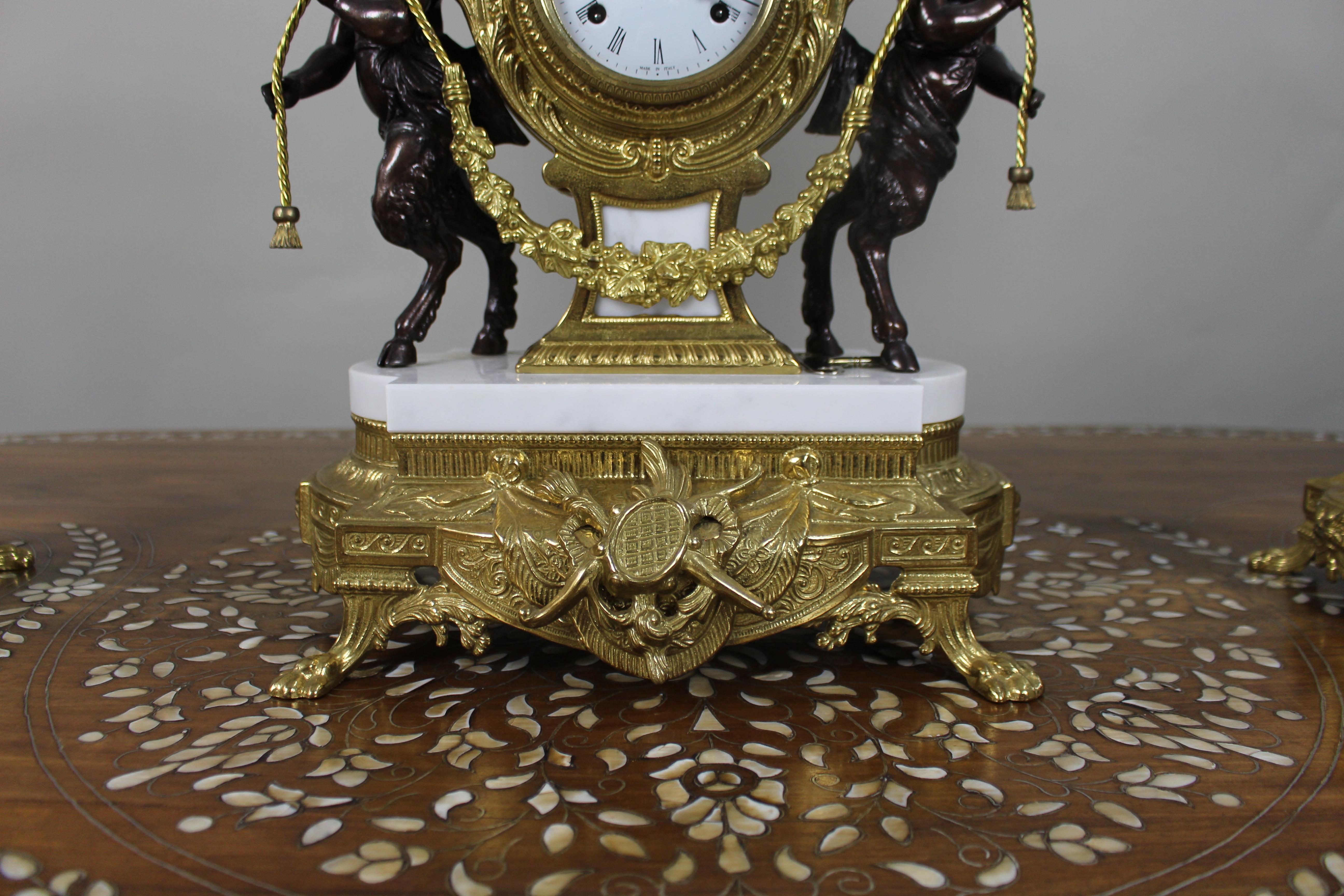 Raffinato set di orologi da tavolo in marmo e bronzo d'epoca in vendita 5