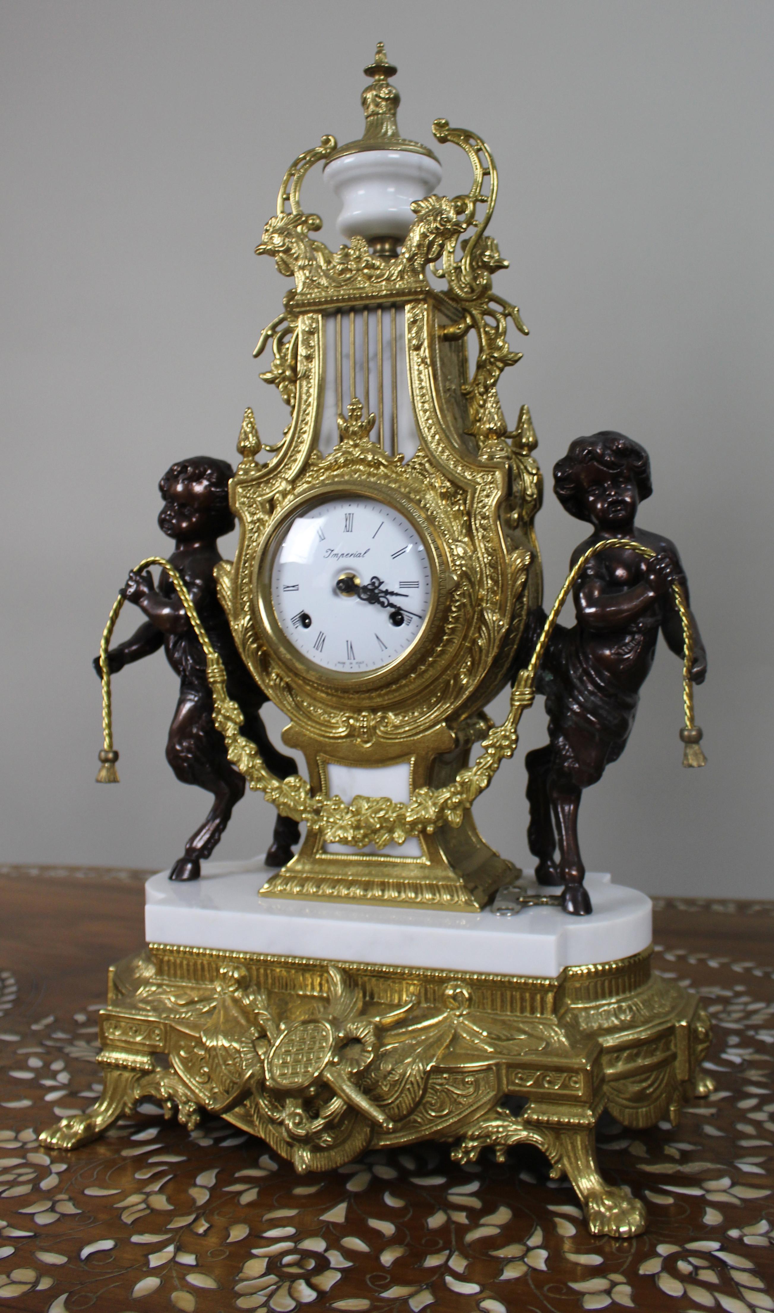 XX secolo Raffinato set di orologi da tavolo in marmo e bronzo d'epoca in vendita