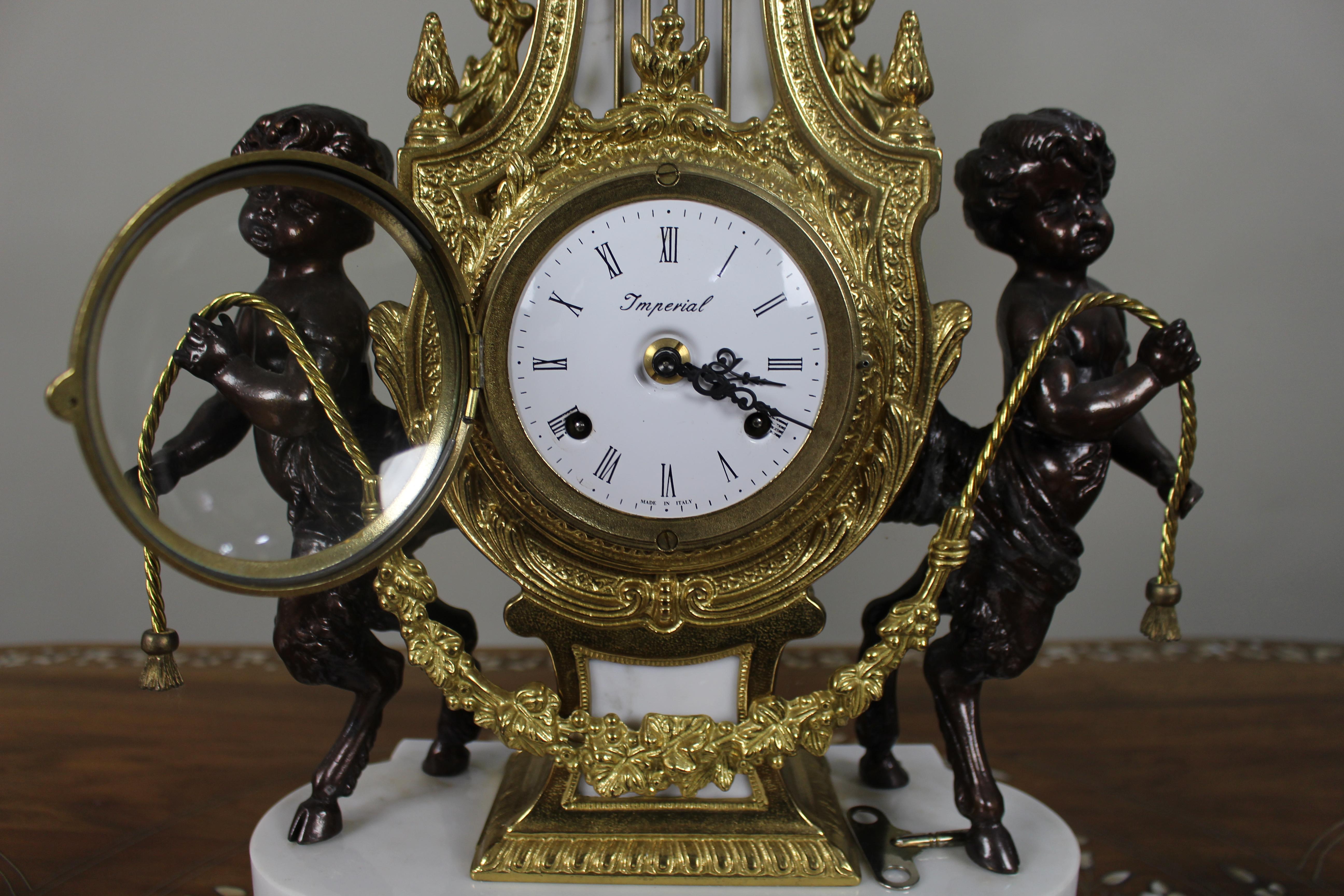 Raffinato set di orologi da tavolo in marmo e bronzo d'epoca in vendita 3