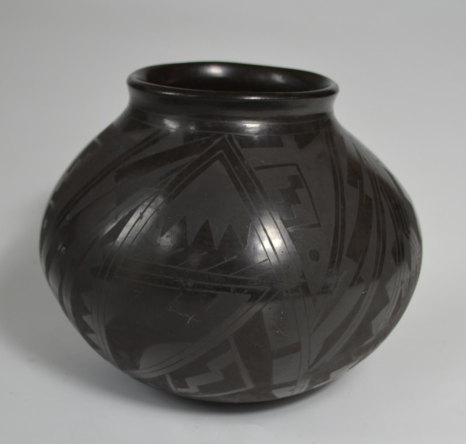 Mexican Fine Vintage Mata Ortiz Blackware Vase David Ortiz Interior Design For Sale