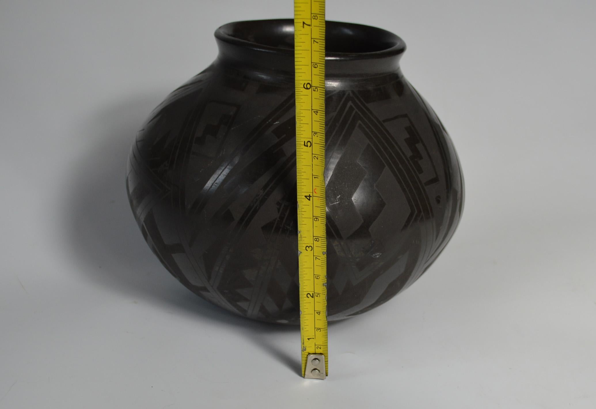 Fine Vintage Mata Ortiz Blackware Vase David Ortiz Interior Design In Good Condition For Sale In London, GB