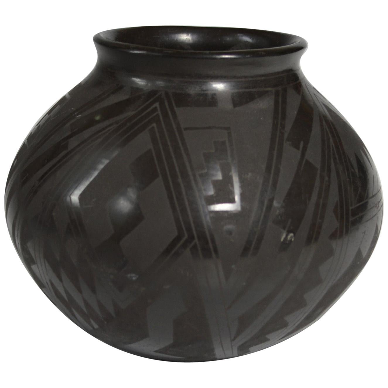 Fine Vintage Mata Ortiz Blackware Vase David Ortiz Interior Design For Sale