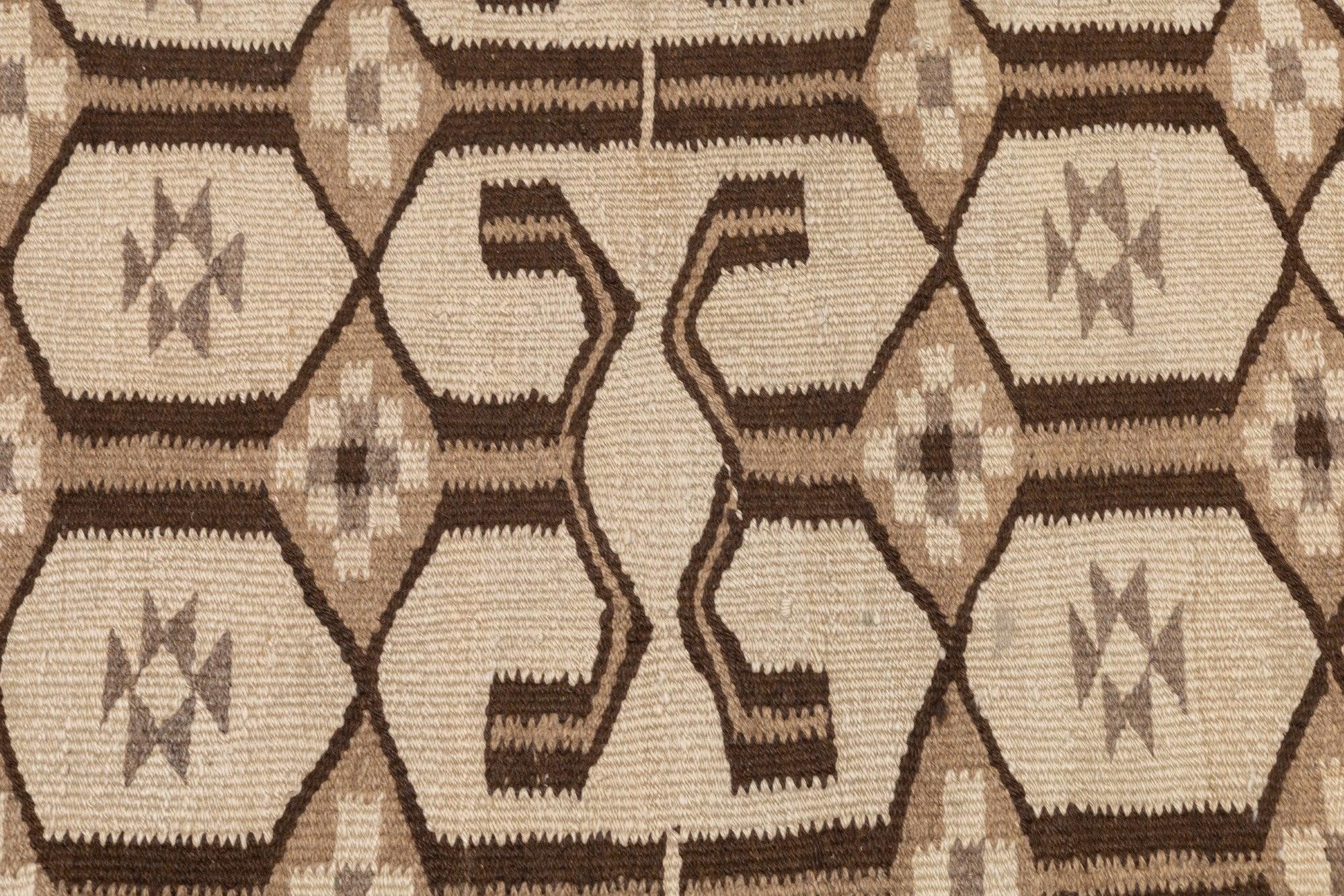 Marokkanischer Vintage-Läufer im Vintage-Stil 3'5'' x 10'3'' (20. Jahrhundert) im Angebot