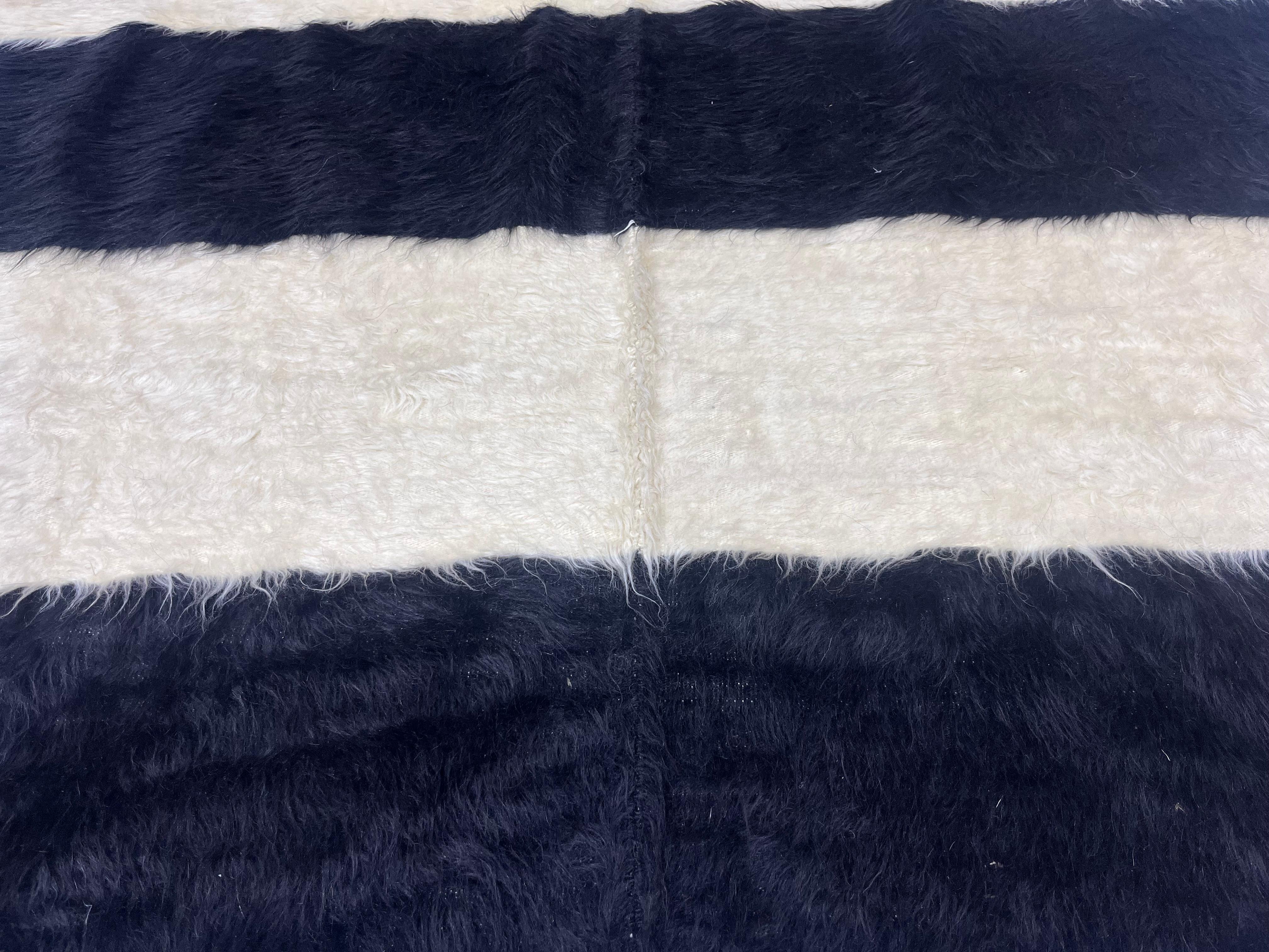 20th Century Fine Vintage Moroccan Wool Rug 4'11