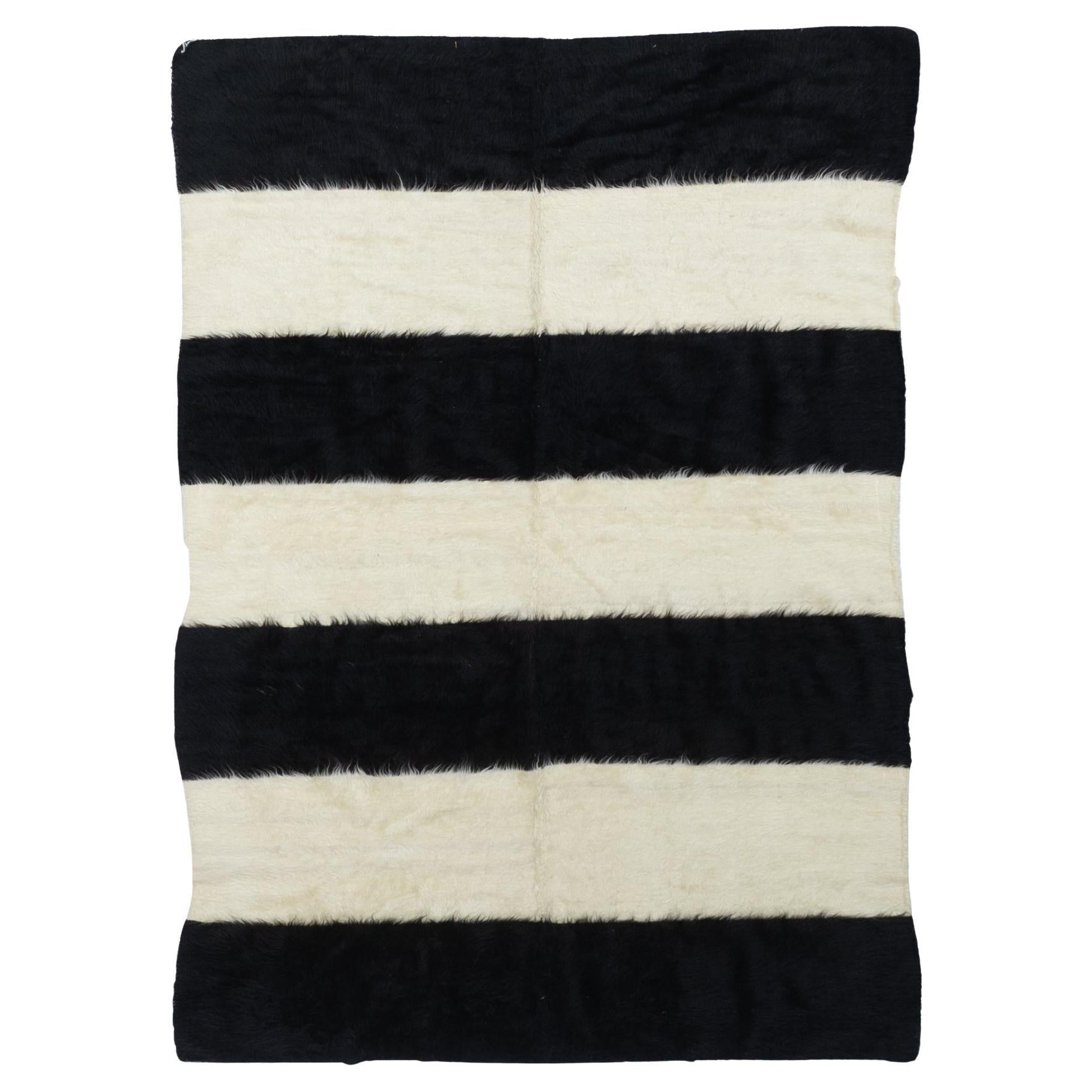 Fine Vintage Moroccan Wool Rug 4'11" x 7’1” For Sale