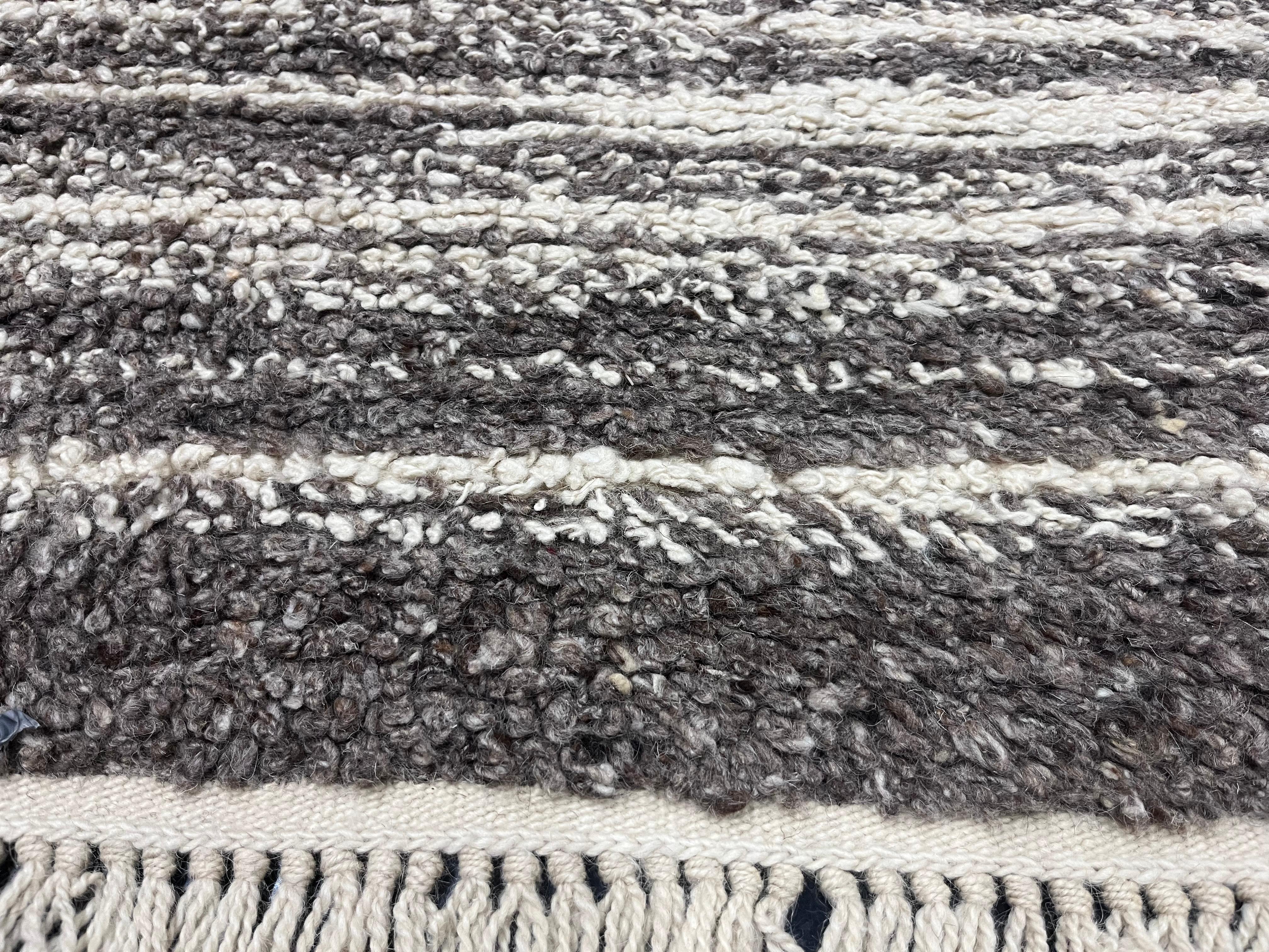20th Century Fine Vintage Moroccan Wool Rug 5’5” x 8’2” For Sale