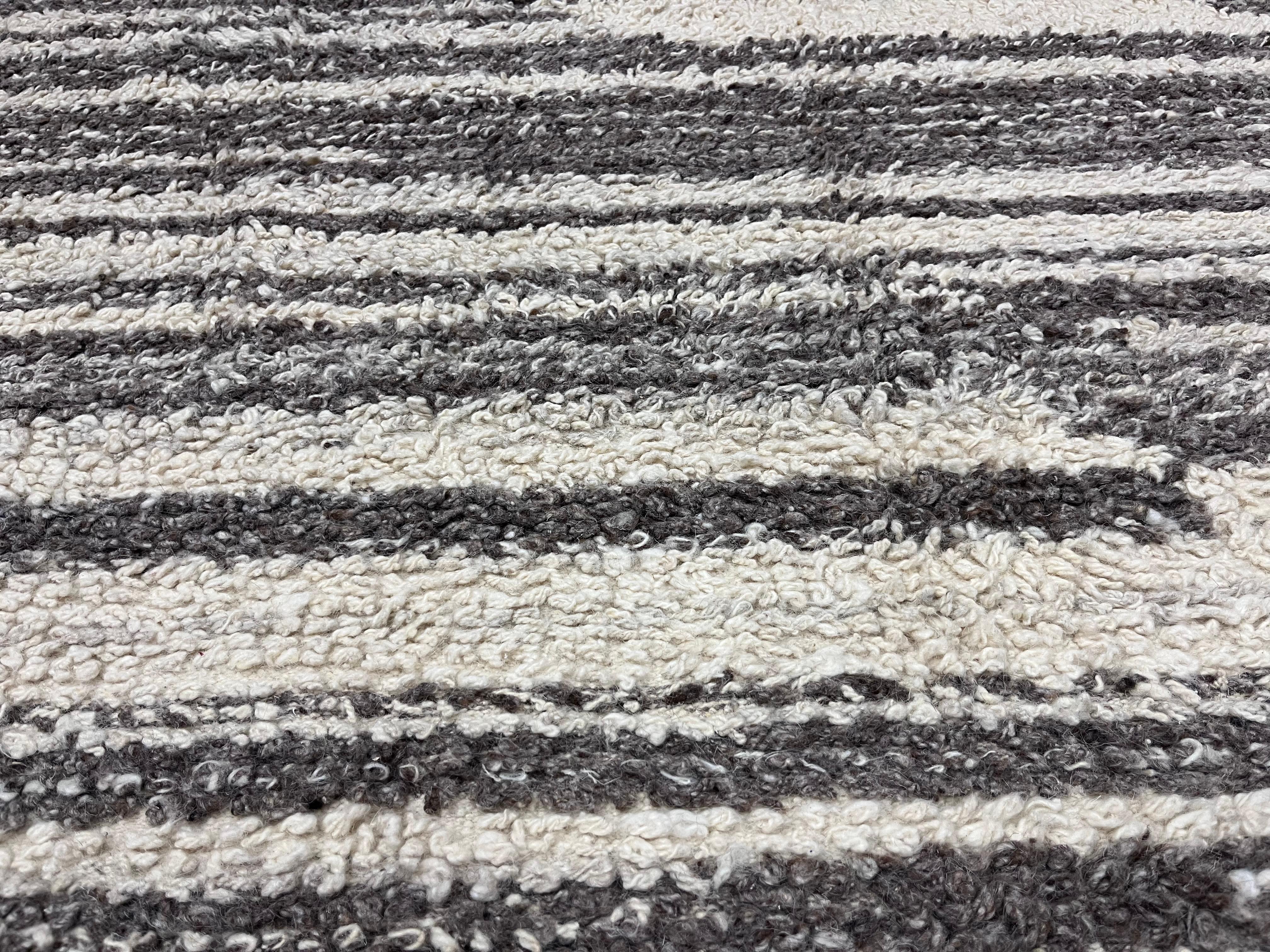 20th Century Fine Vintage Moroccan Wool Rug 6’5” x 9’0
