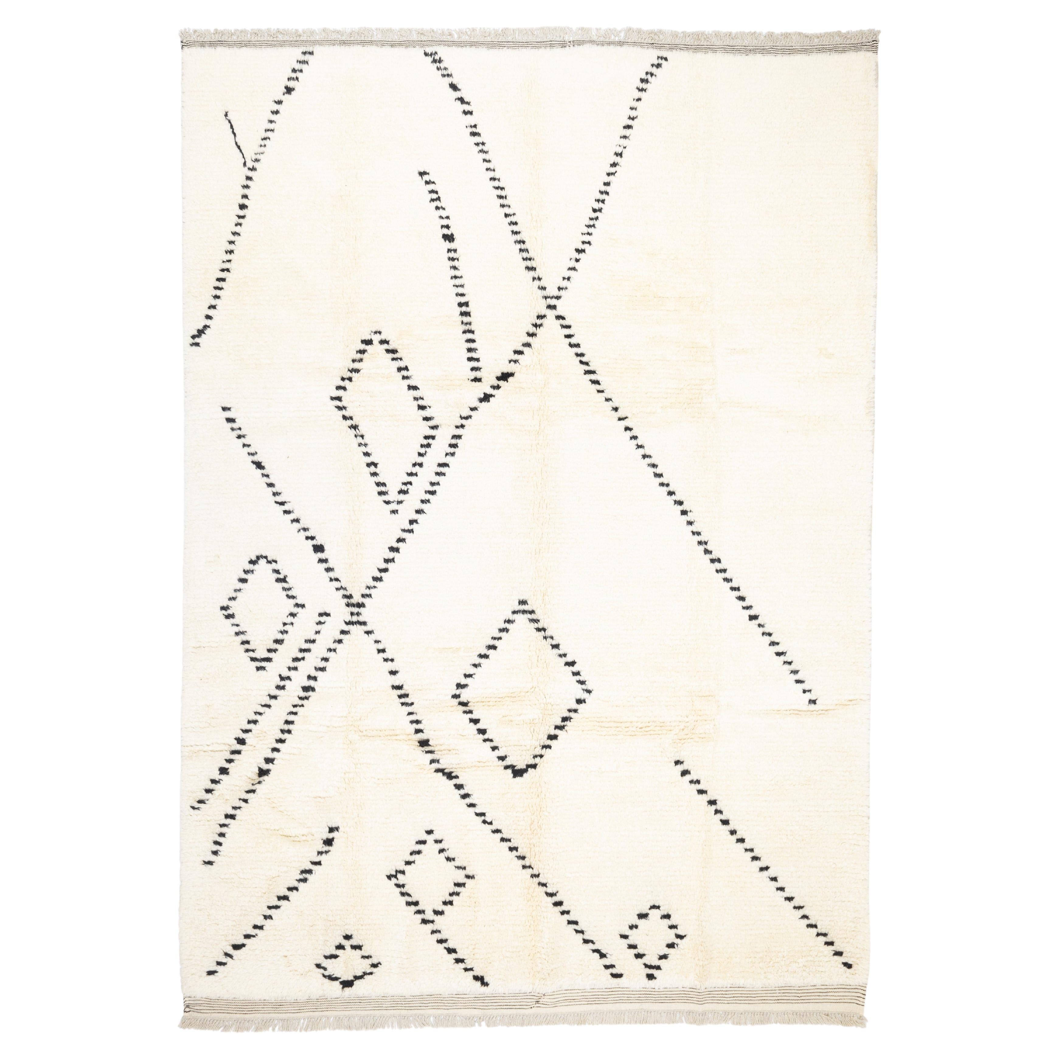 Fine Vintage Moroccan Wool Rug 8'6" x 11’7" For Sale