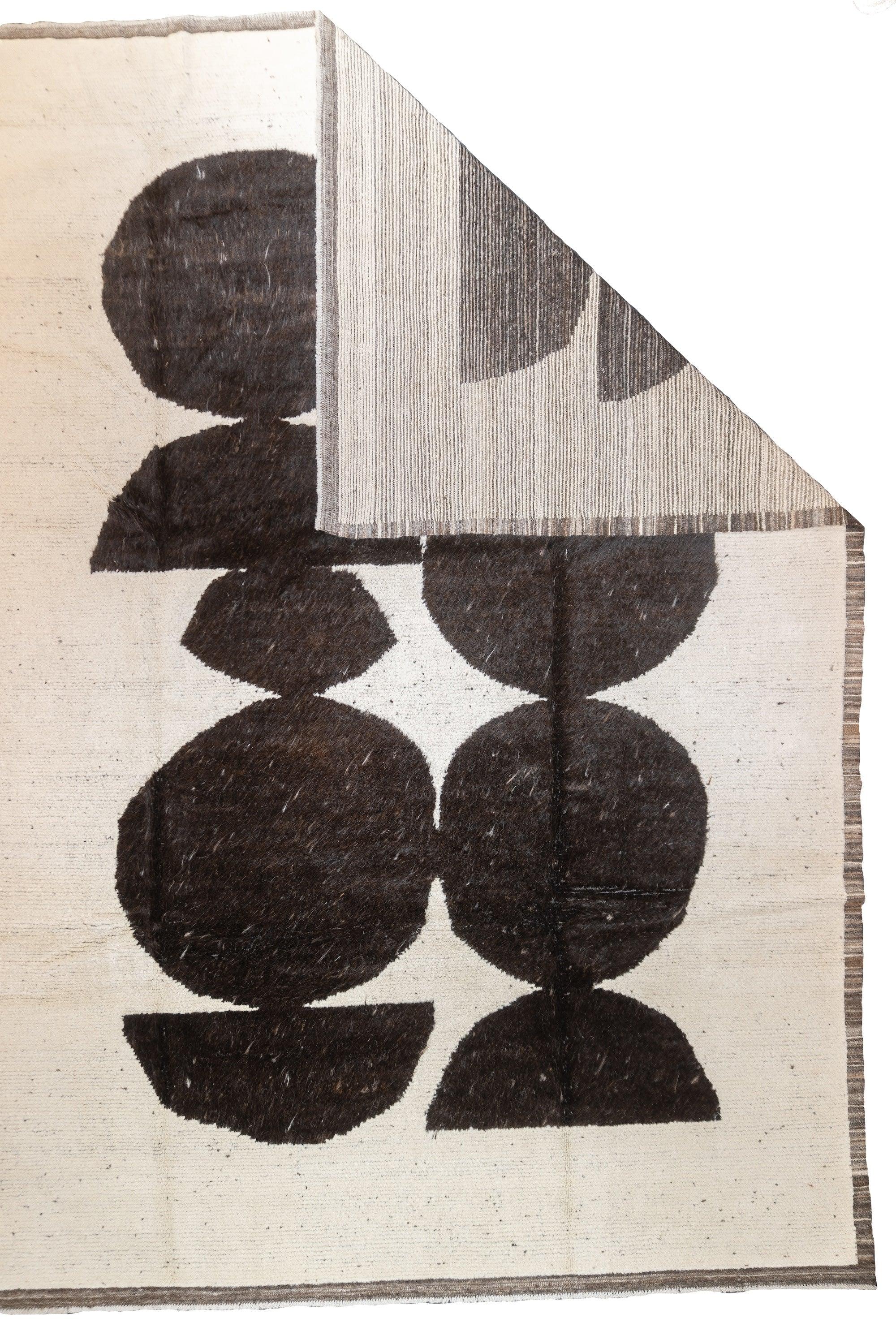 Fine Vintage Moroccan Wool Rug 9'2'' x 12'1''. Comprising both the nomadic Berber rugs of the Atlas Mountains, with very thick piles, coarse knotting and limited palettes, and the more colourful, coarse to moderate rugs woven around Rabat, often