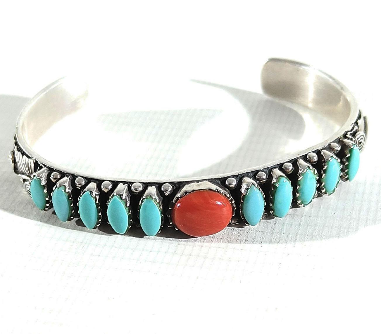 Fatto a mano Bracciale Navajo d'epoca in argento con turchese in vendita