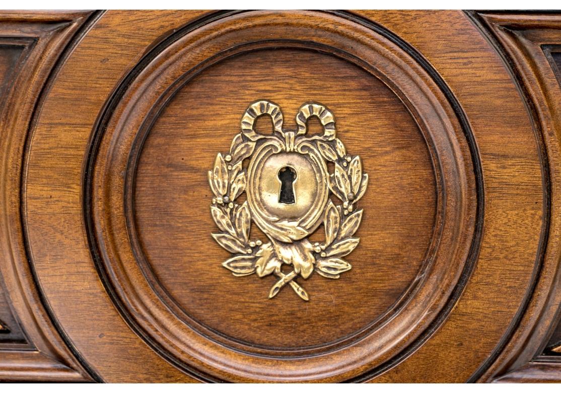 Belle commode néoclassique vintage avec dessus en marbre par Karges en vente 6