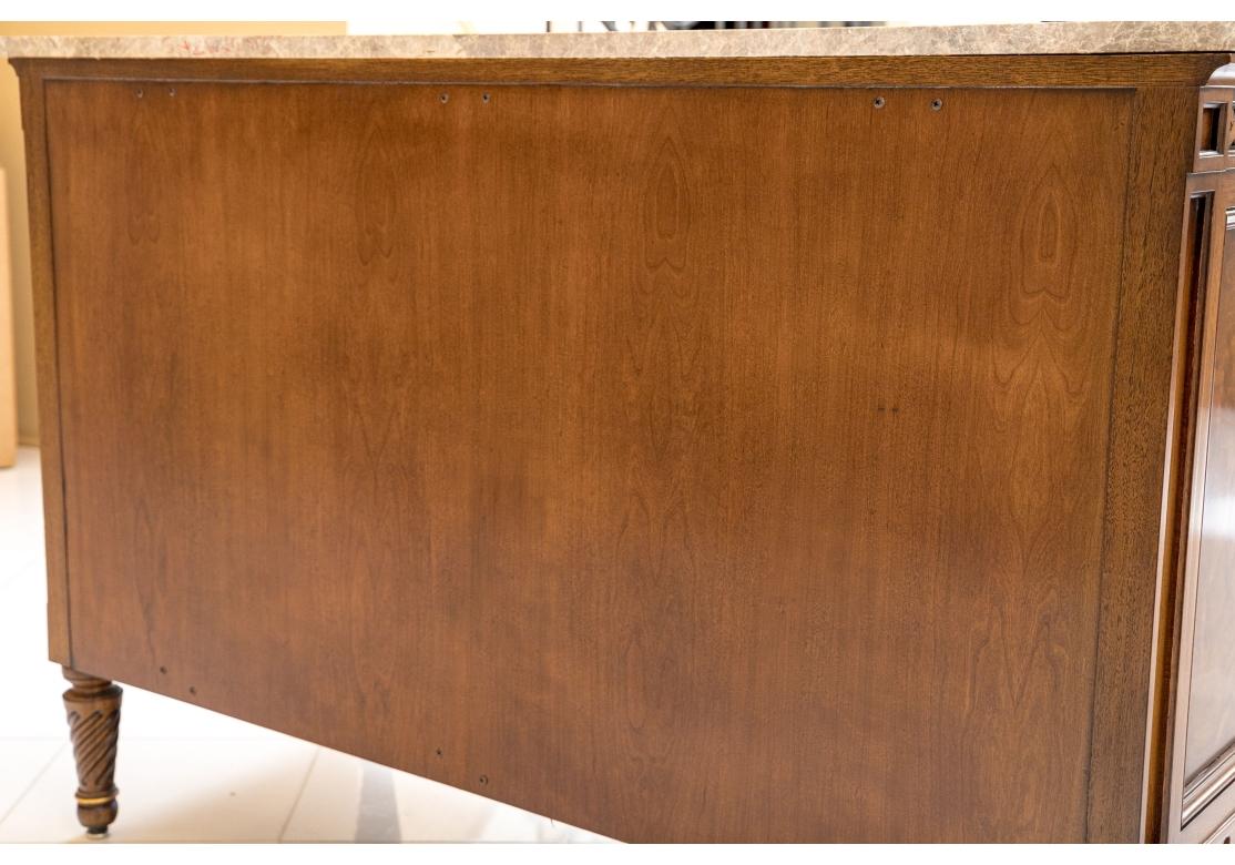 Belle commode néoclassique vintage avec dessus en marbre par Karges en vente 10