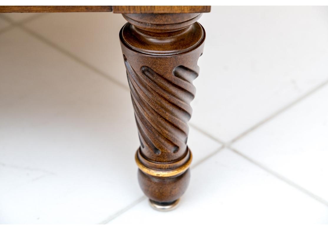 Néoclassique Belle commode néoclassique vintage avec dessus en marbre par Karges en vente