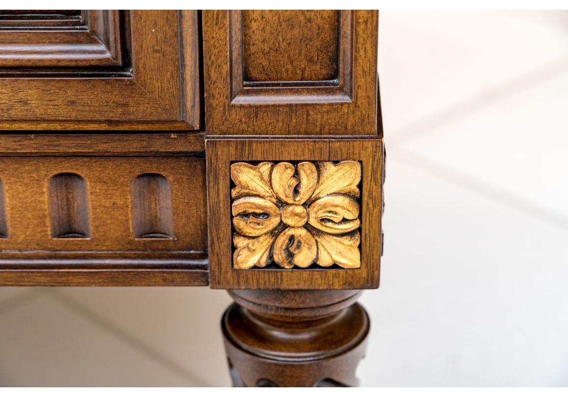 XXIe siècle et contemporain Belle commode néoclassique vintage avec dessus en marbre par Karges en vente