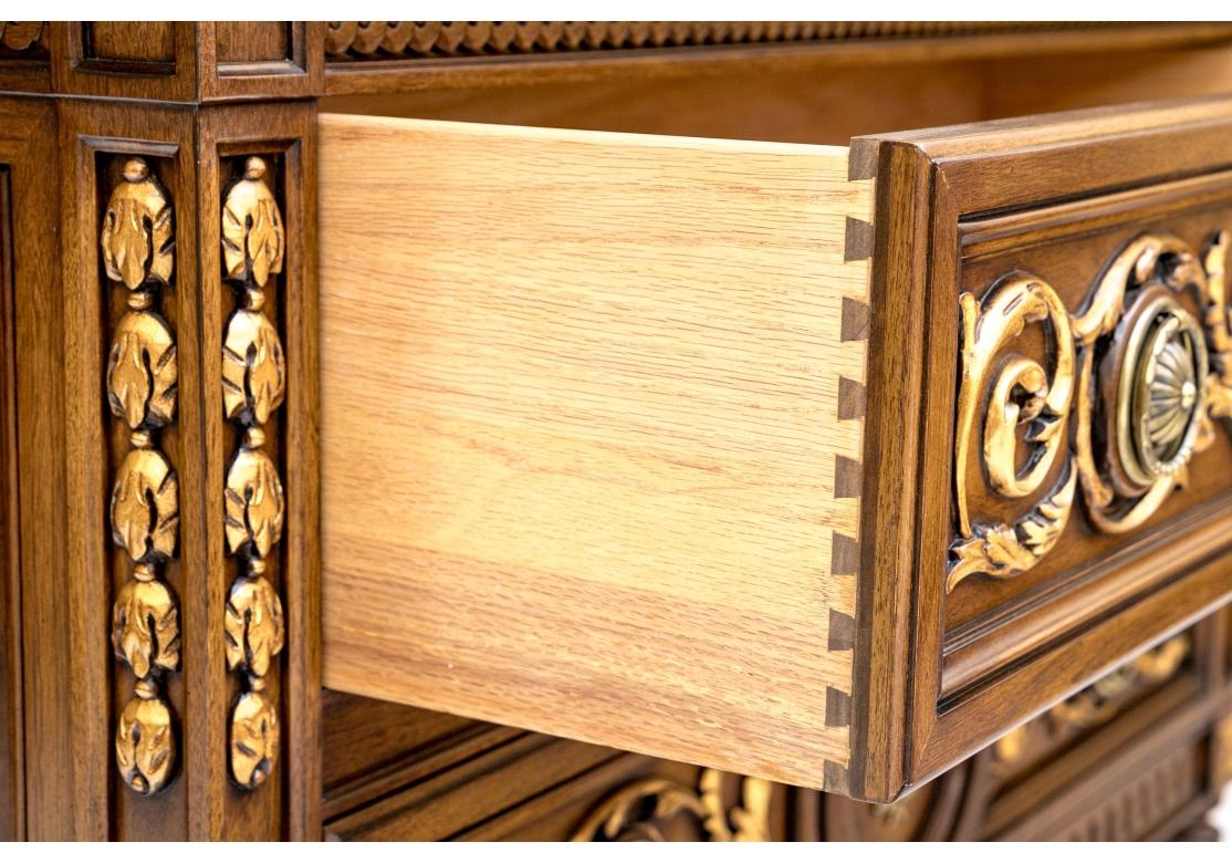 Belle commode néoclassique vintage avec dessus en marbre par Karges en vente 1