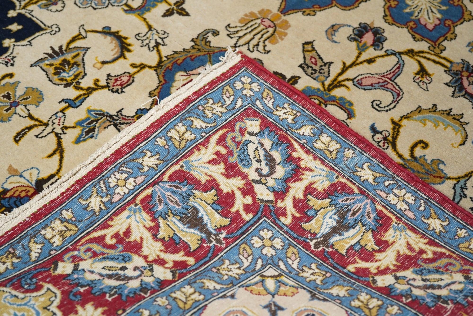 Fine Vintage Persian Isfahan Rug 4'8'' x 7'4'' For Sale 6