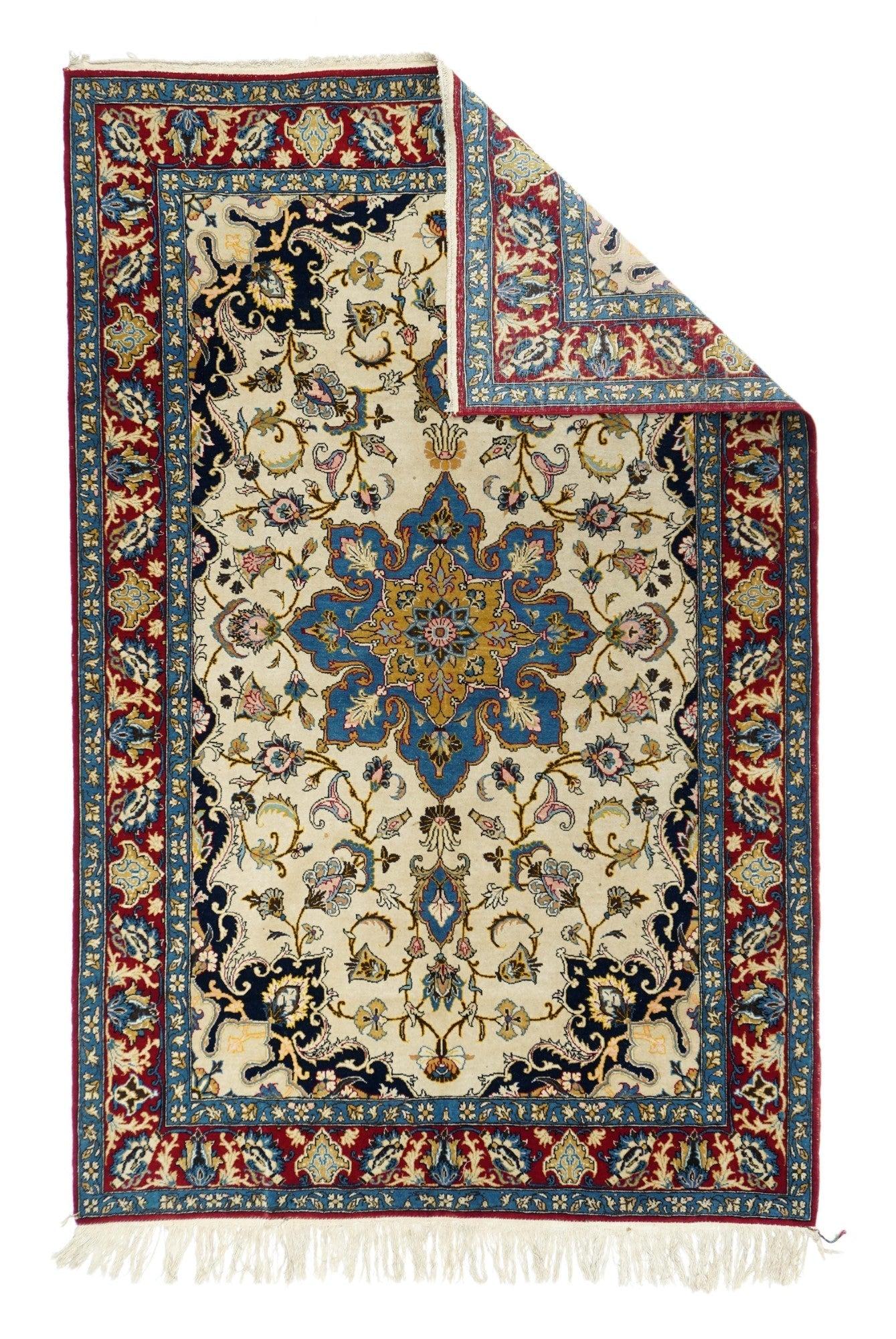 Fine Vintage Persian Isfahan Rug 4'8'' x 7'4''. 
