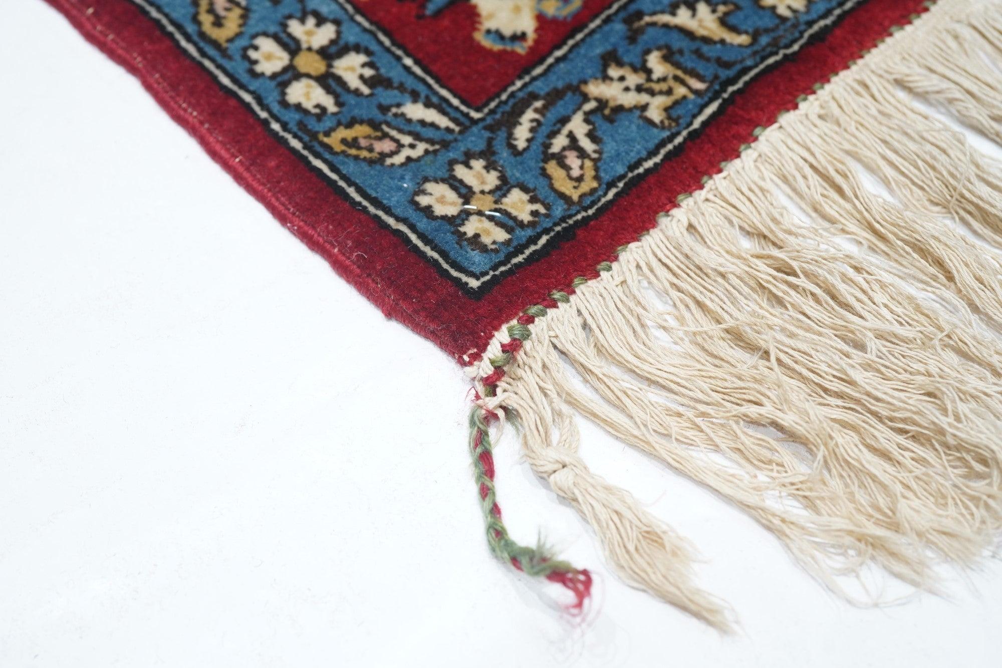 20th Century Fine Vintage Persian Isfahan Rug 4'8'' x 7'4'' For Sale