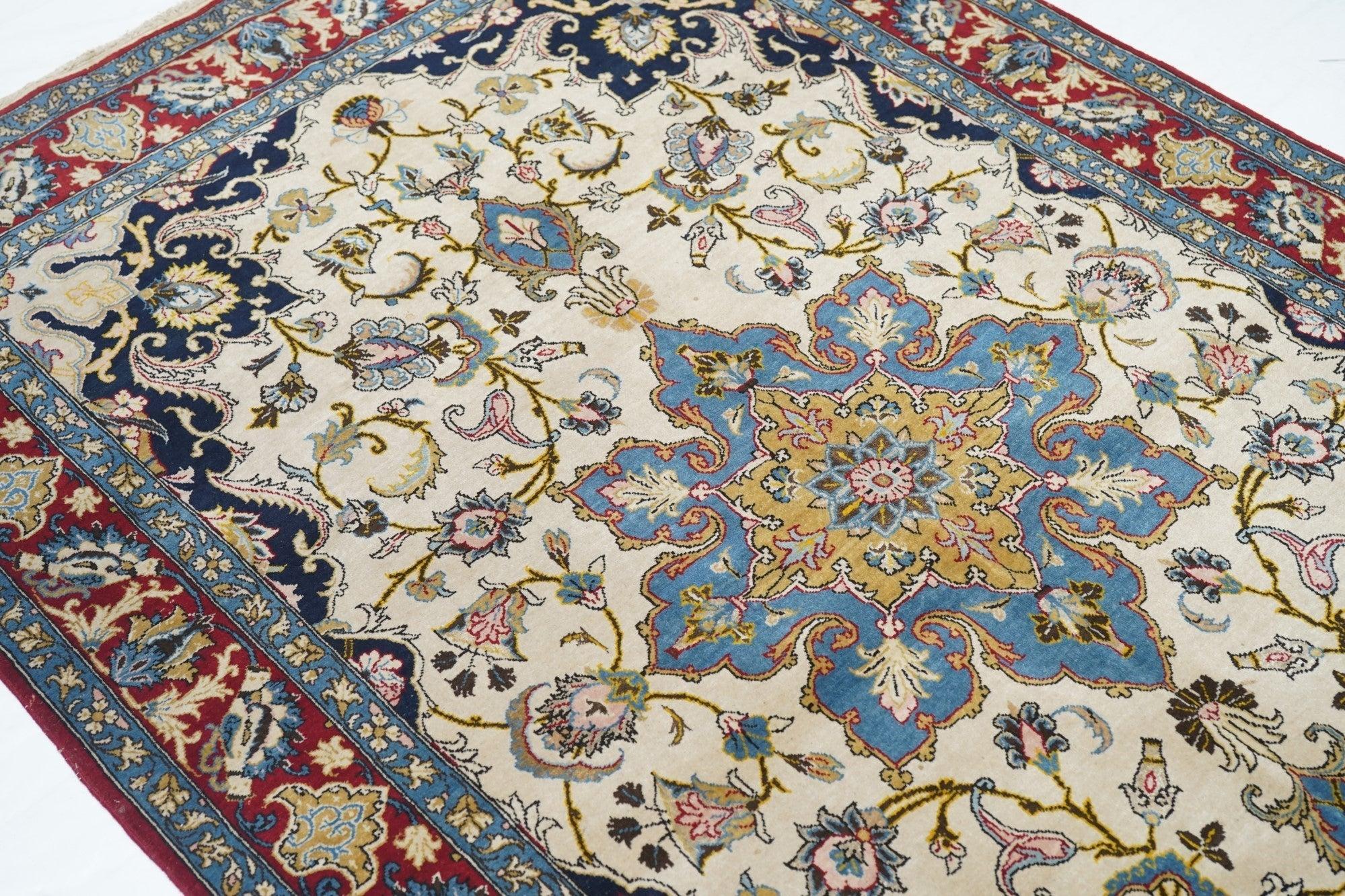 Wool Fine Vintage Persian Isfahan Rug 4'8'' x 7'4'' For Sale