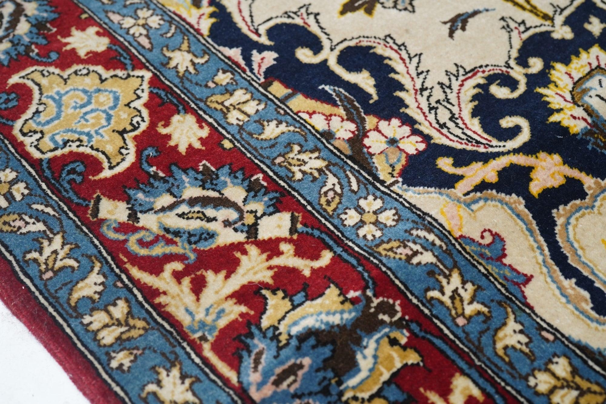 Fine Vintage Persian Isfahan Rug 4'8'' x 7'4'' For Sale 1