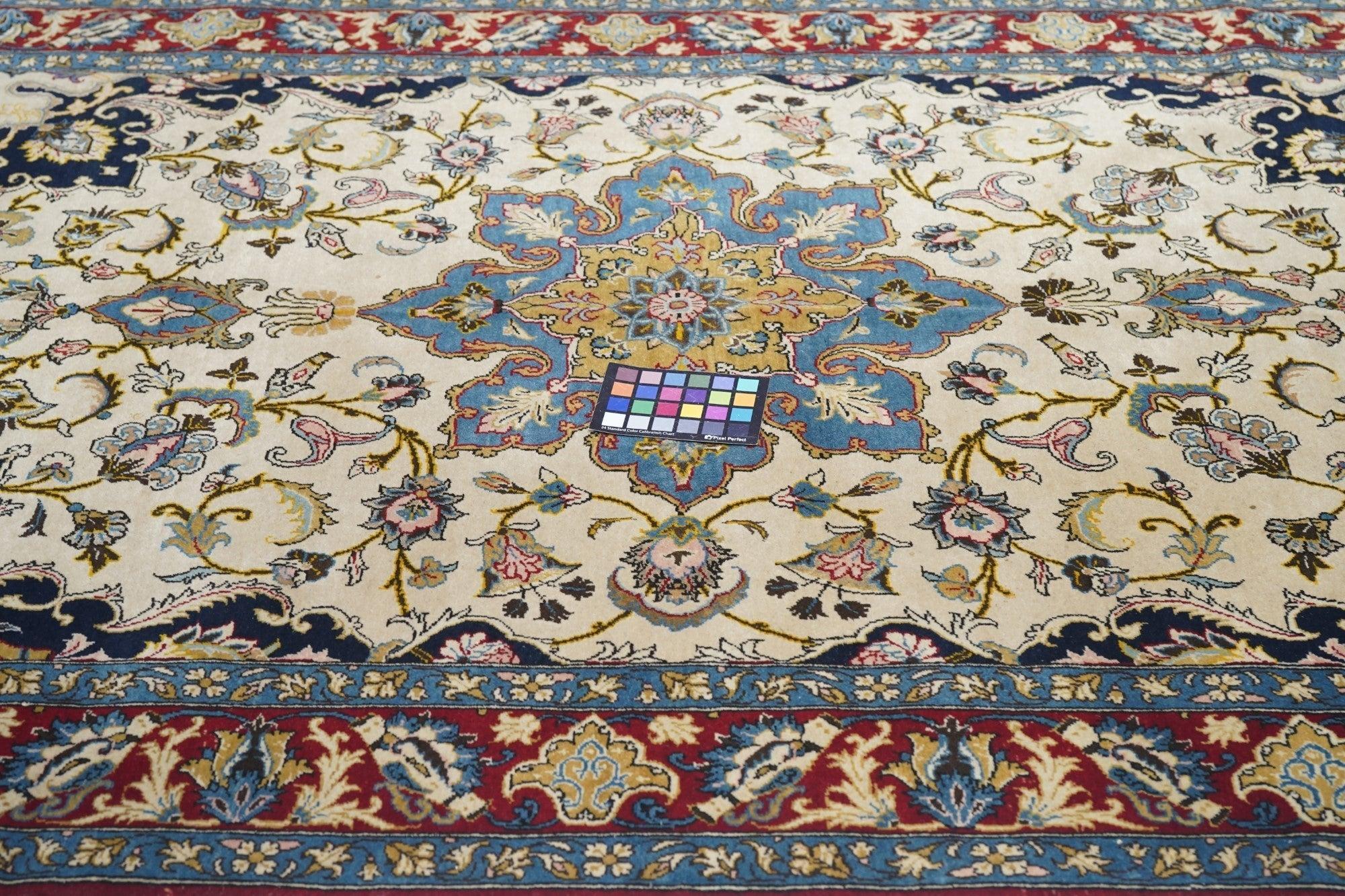 Fine Vintage Persian Isfahan Rug 4'8'' x 7'4'' For Sale 4