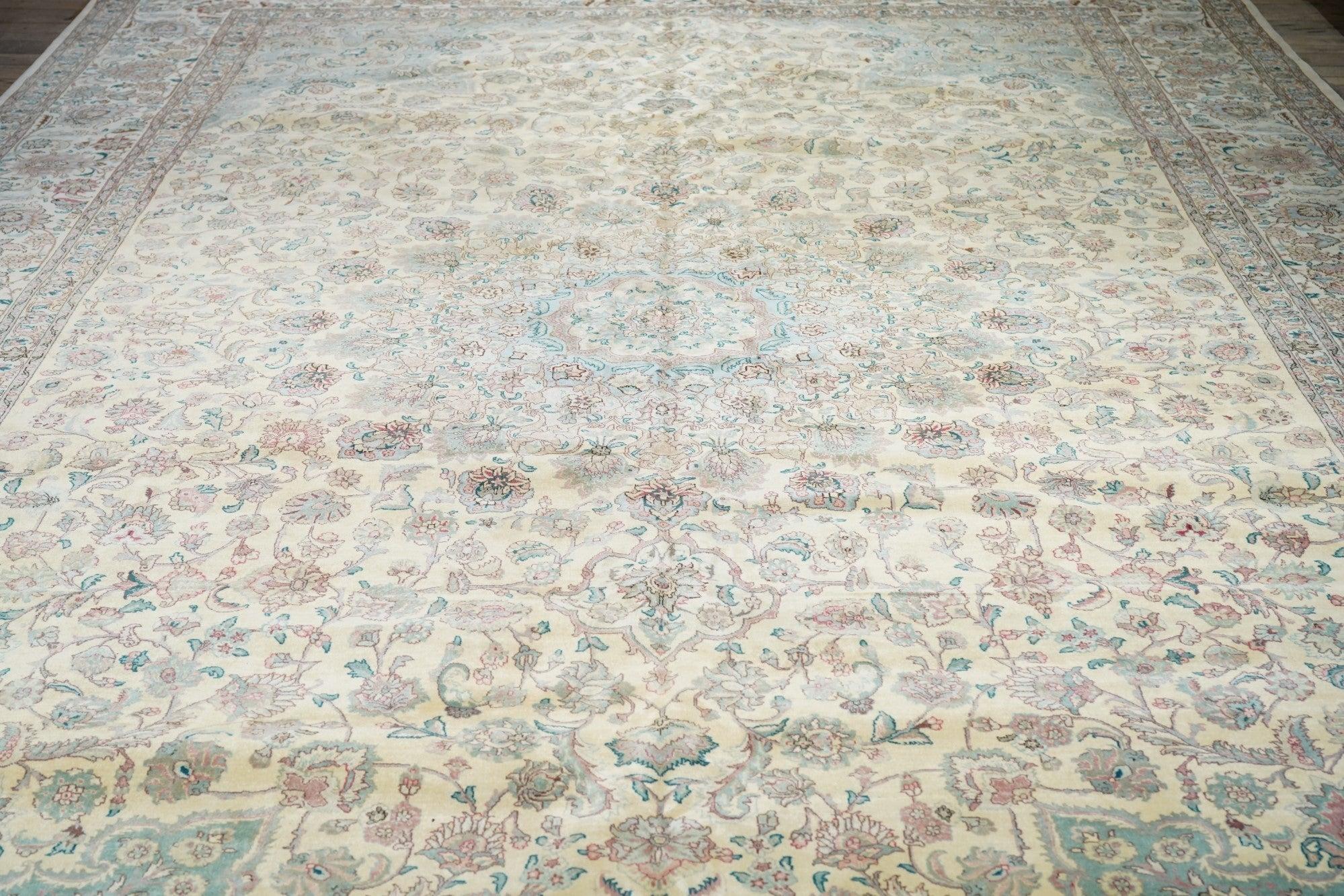 Fine Vintage Persian Kashan Rug 11'6'' x 17'10'' For Sale 1