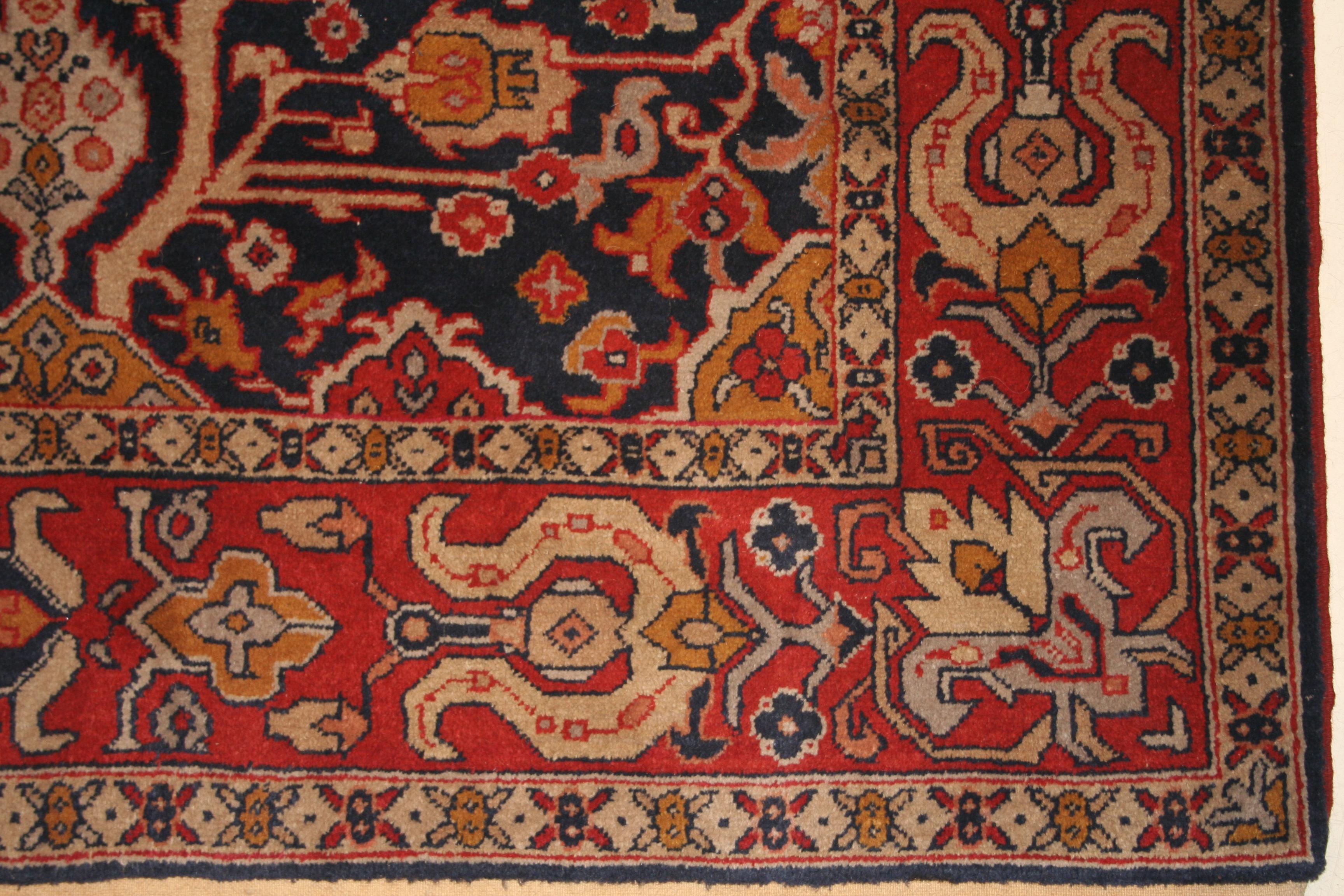 Le dernier quart du XXe siècle a vu la renaissance de nombreux types de tapis orientaux anciens parmi les plus représentatifs. Le gouvernement de l'Azerbaïdjan russe a lancé une série de tissages dont les motifs s'inspirent de ceux des XVIIIe et