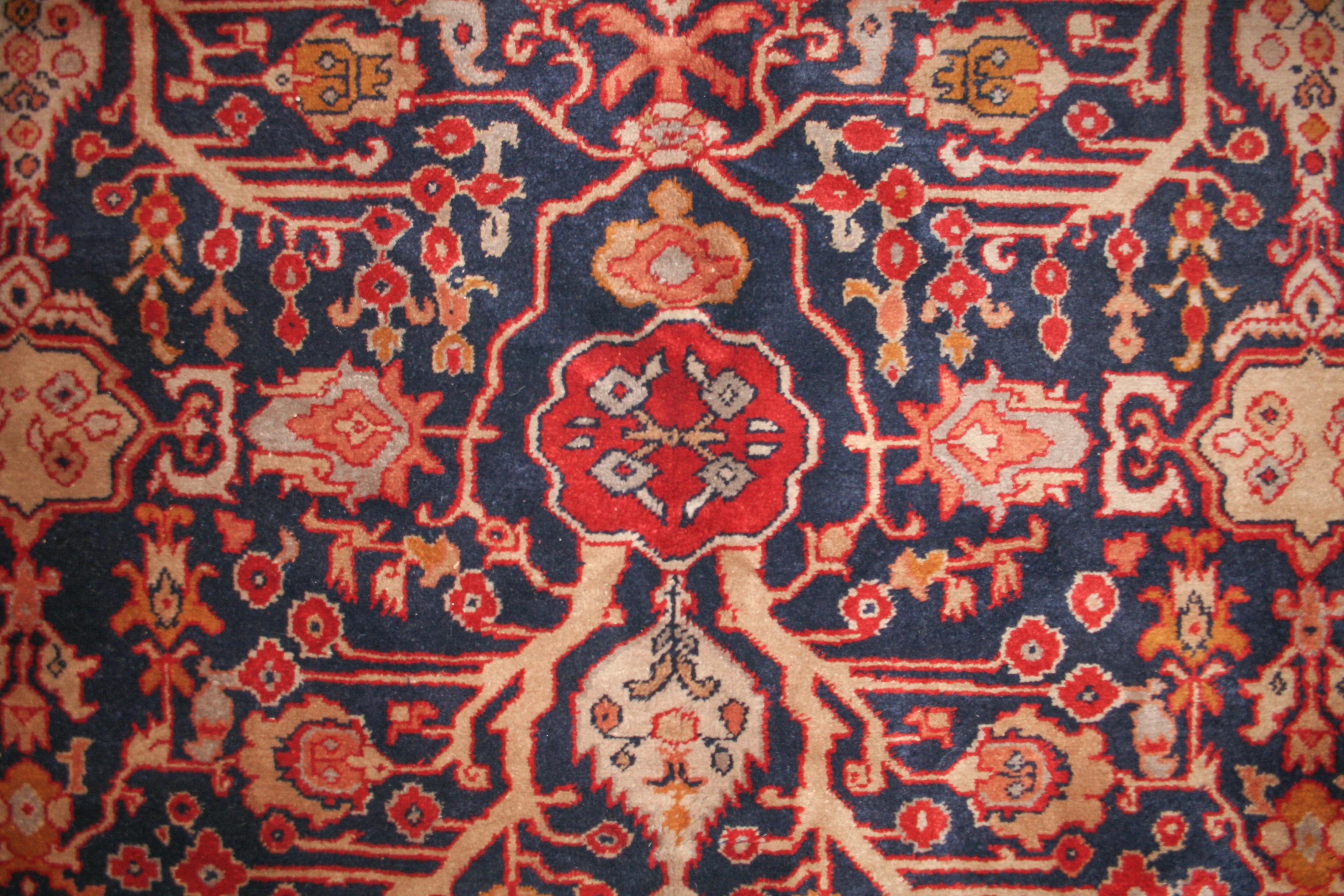 Tapis Shirvan caucasien à fond bleu avec motif sur toute la surface, taille de la pièce Excellent état - En vente à Milan, IT