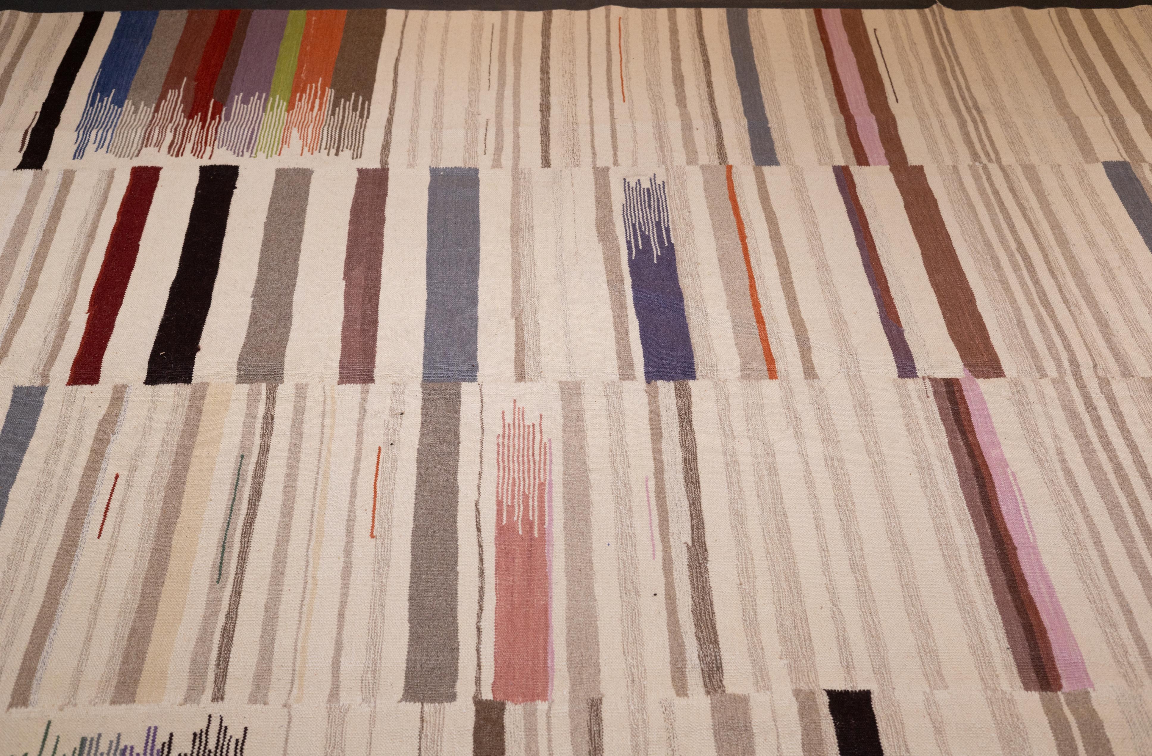 Fine Vintage Scandinavian Kilim Rug 8'4'' x 12'2'' For Sale 1