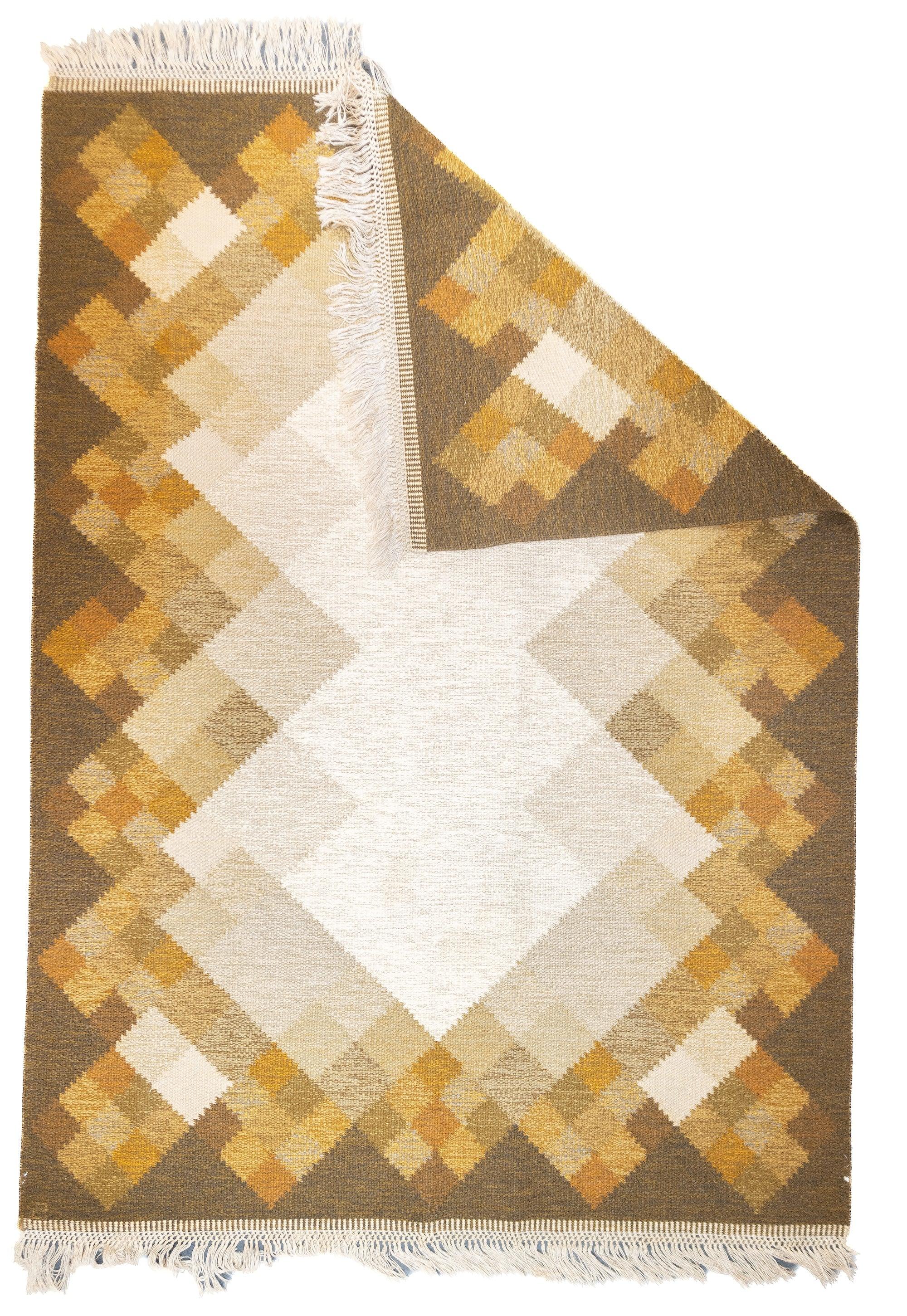 Fine Vintage Swedish kilim Flat Weave Wool Rug 6'5'' x 9'1''. Una tecnica piuttosto che un tipo di tappeto. La tecnica è: arazzo a fessura, ordito a trama condivisa, incastro a trama singola o doppia. Si riferisce anche alle bande a trama liscia